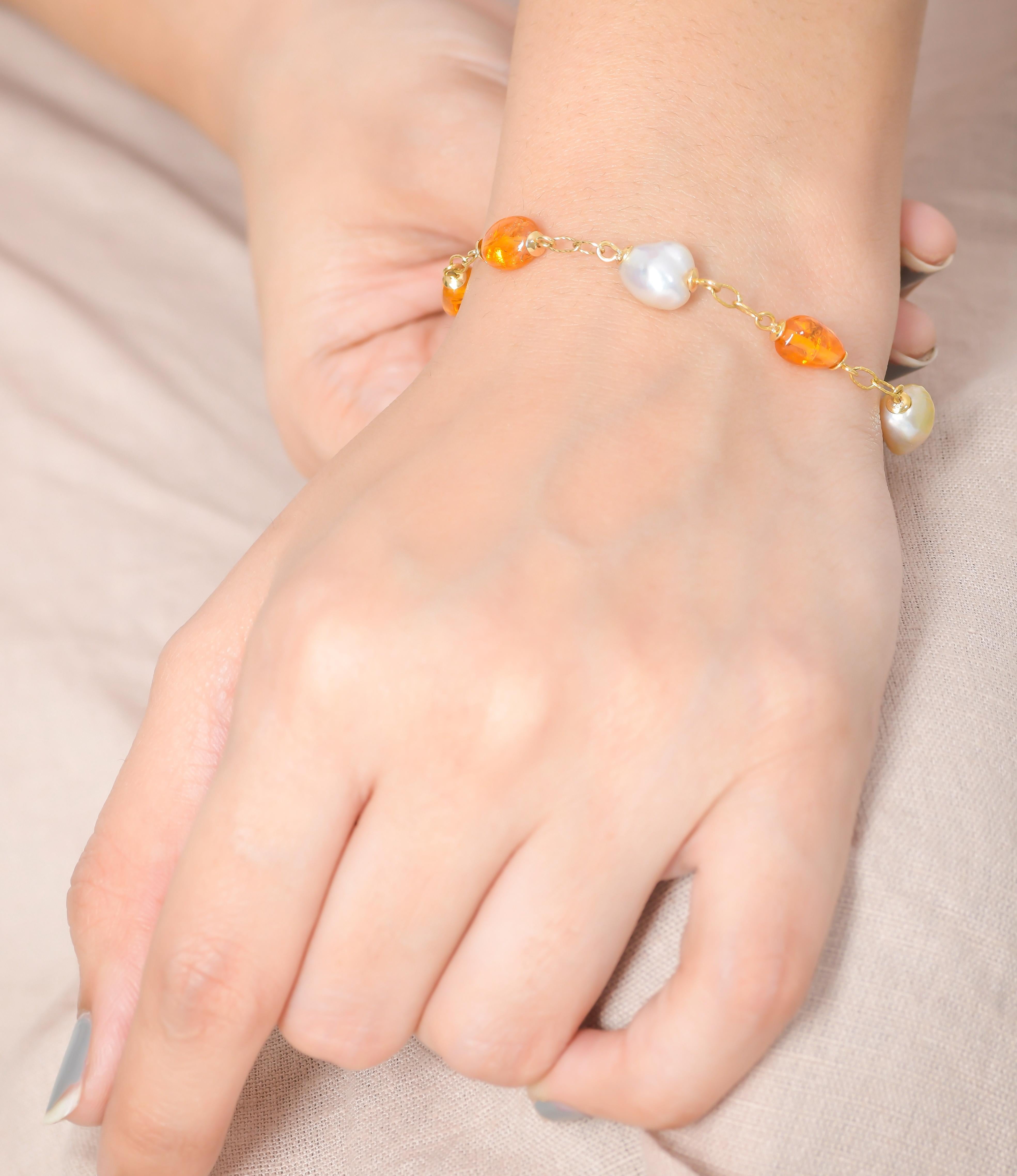 Bead 14.50 Carat Mandarin Garnet South Sea Pearl 18 Karat Yellow Gold Bracelet For Sale