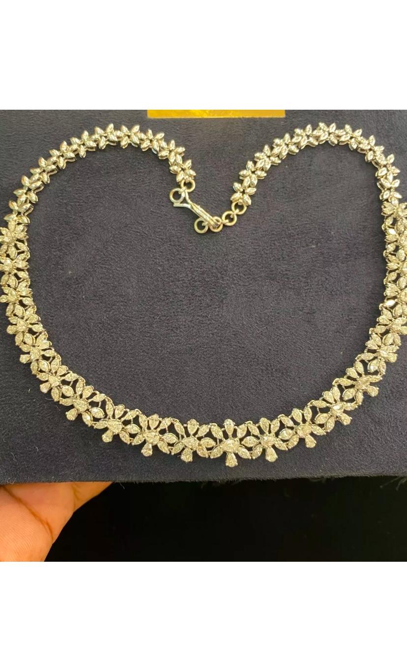 14.50 Carats Natural Diamonds Flowers Gold Necklace For Sale 5