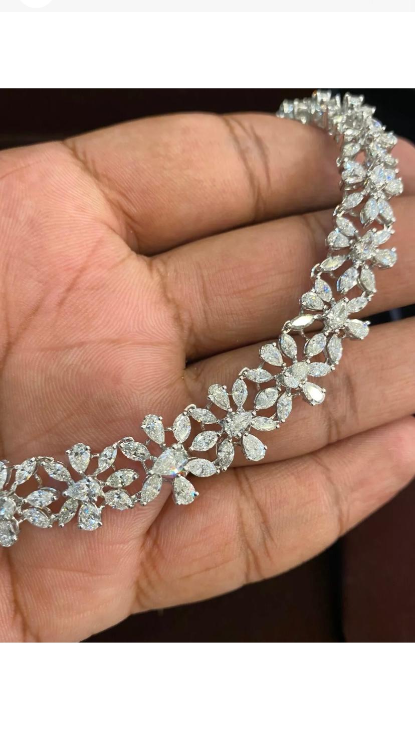 14.50 Carats Natural Diamonds Flowers Gold Necklace For Sale 1