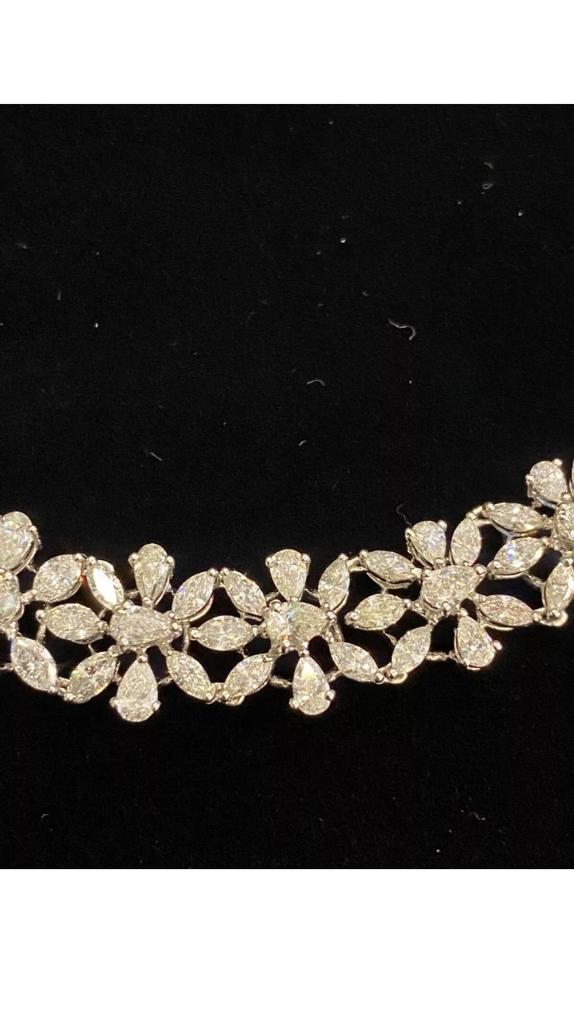 14.50 Carats Natural Diamonds Flowers Gold Necklace For Sale 2