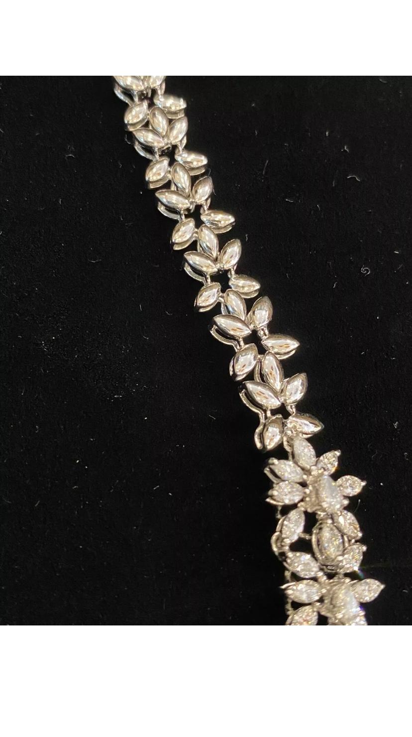 14.50 Carats Natural Diamonds Flowers Gold Necklace For Sale 4