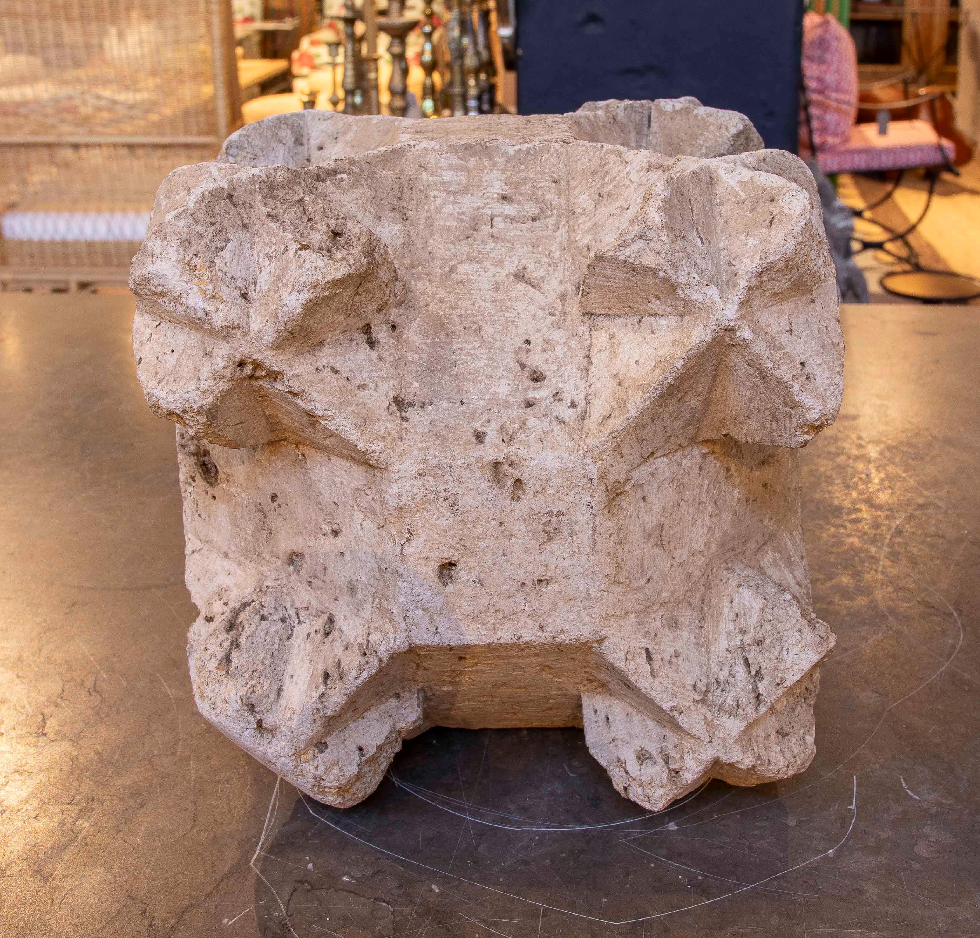 1450s Hand Carved Stone Ceiling Keystone, Gothic with Characteristic Points In Good Condition In Marbella, ES