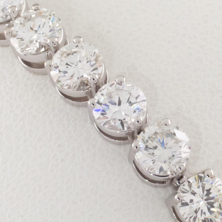 Gorgeous Three-Prong Setting Tennis Bracelet
Features 30 Stones
Total Diamond Weight = 14.51 ct
Average Color = I - J
Average Clarity = SI - VS
Total Mass = 19.9 grams
Total Length = 6.75