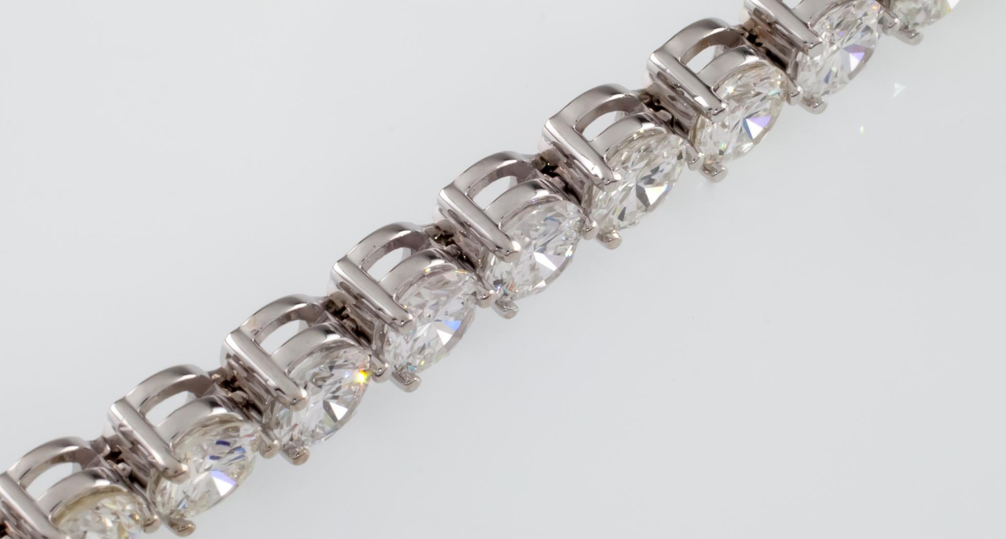 Modern 14.51 Carat Round Diamond Tennis Bracelet in White Gold For Sale