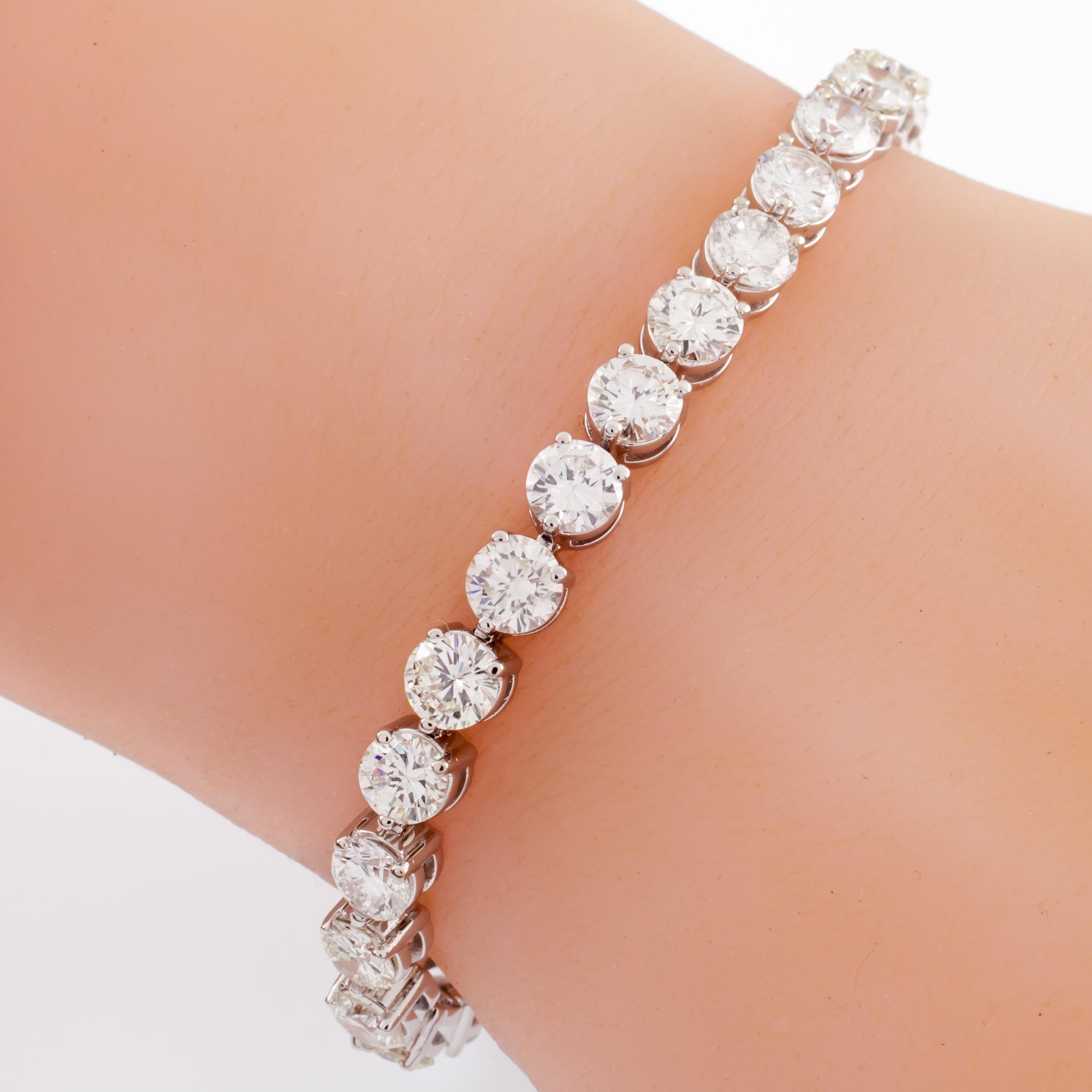 14.51 Carat Round Diamond Tennis Bracelet in White Gold In New Condition For Sale In Sherman Oaks, CA