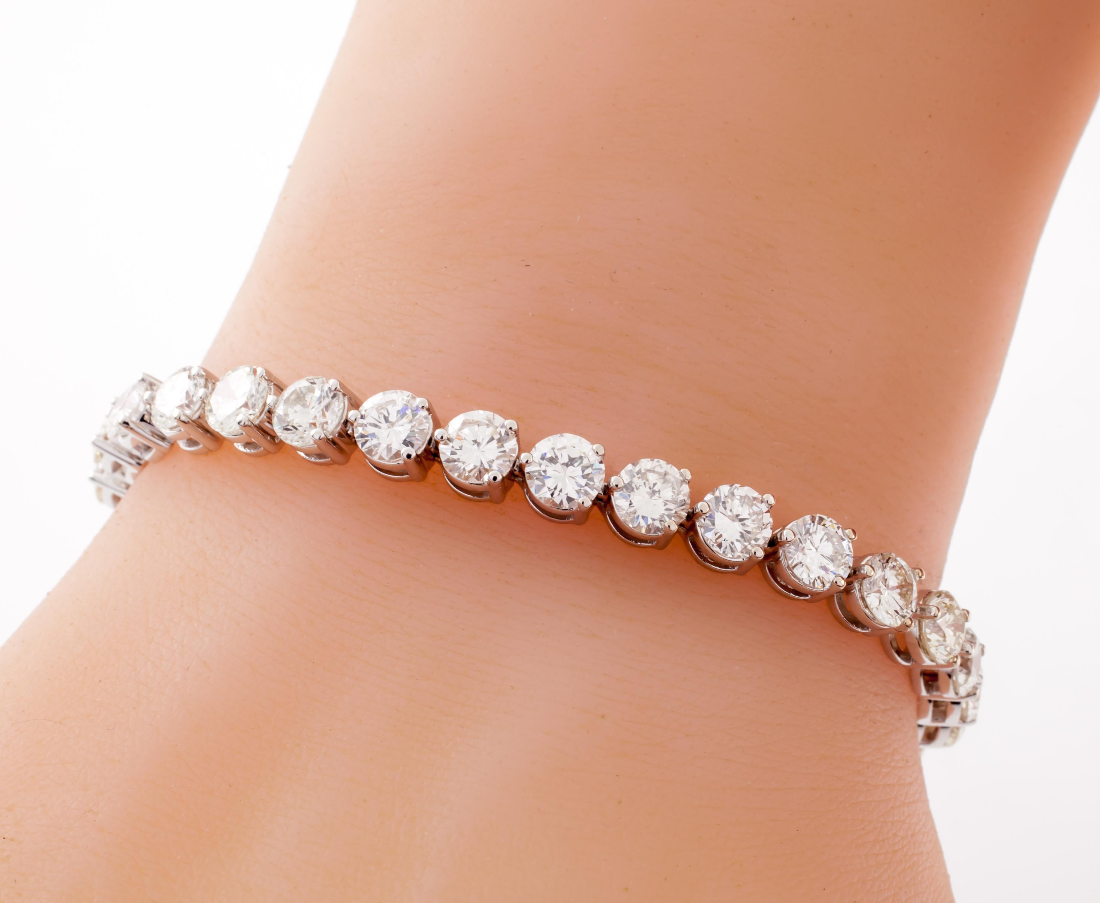 Women's 14.51 Carat Round Diamond Tennis Bracelet in White Gold For Sale