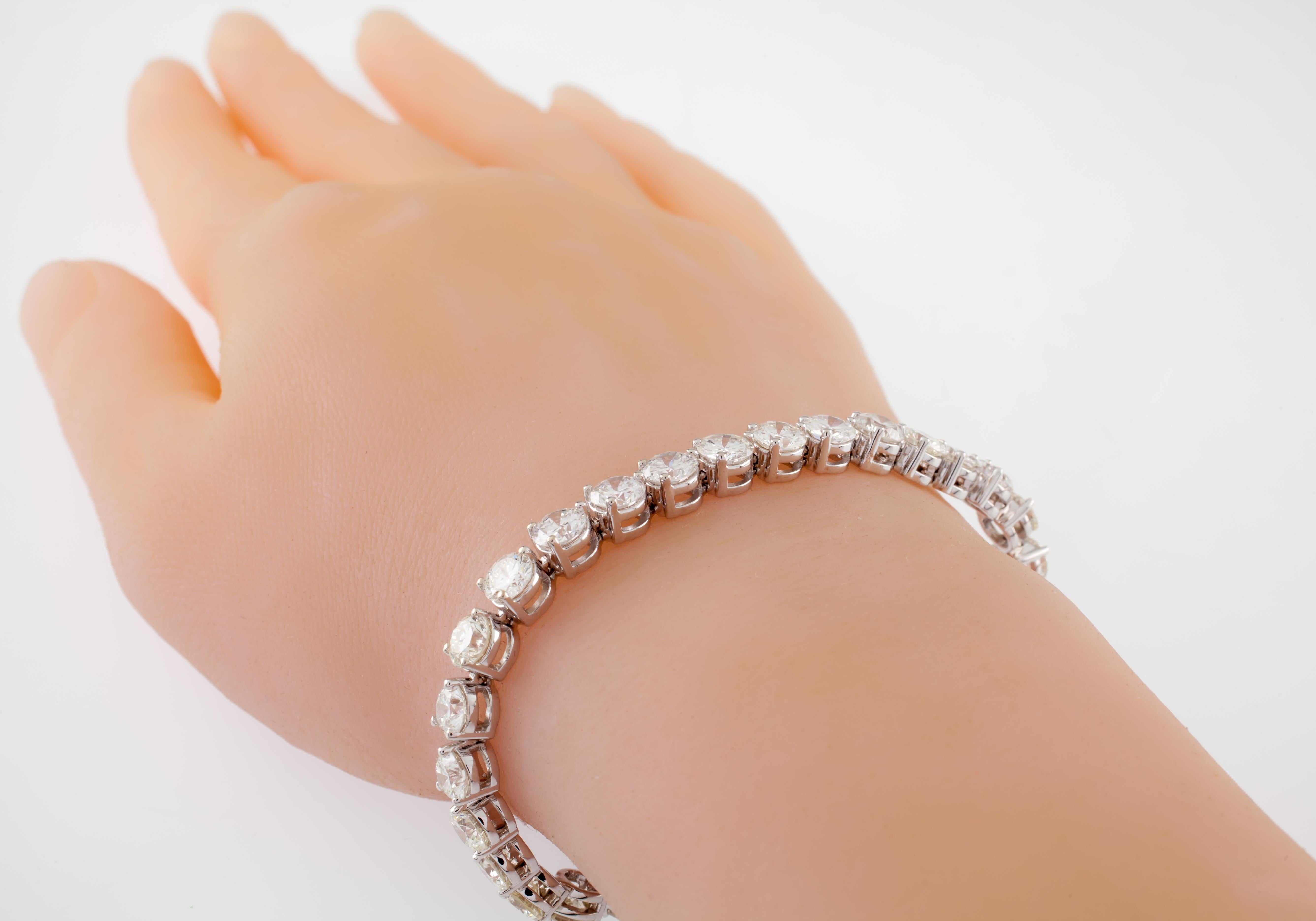 14.51 Carat Round Diamond Tennis Bracelet in White Gold For Sale 1
