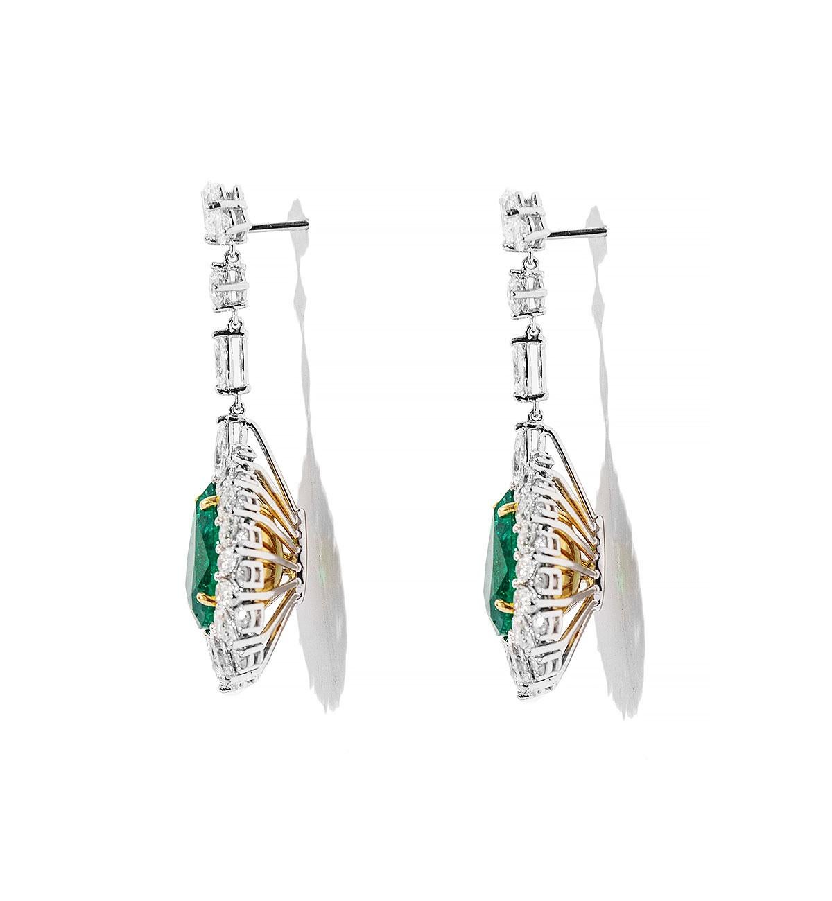  One of a kind chandelier earrings with 14.54 Carat Pear Shape  Emeralds elegantly surrounded  with 6.76 Carat Diamonds
Weight of Diamonds : 6,76 CT's  / E to F VVS2
Weight of Emerald     : 14,54 CT's