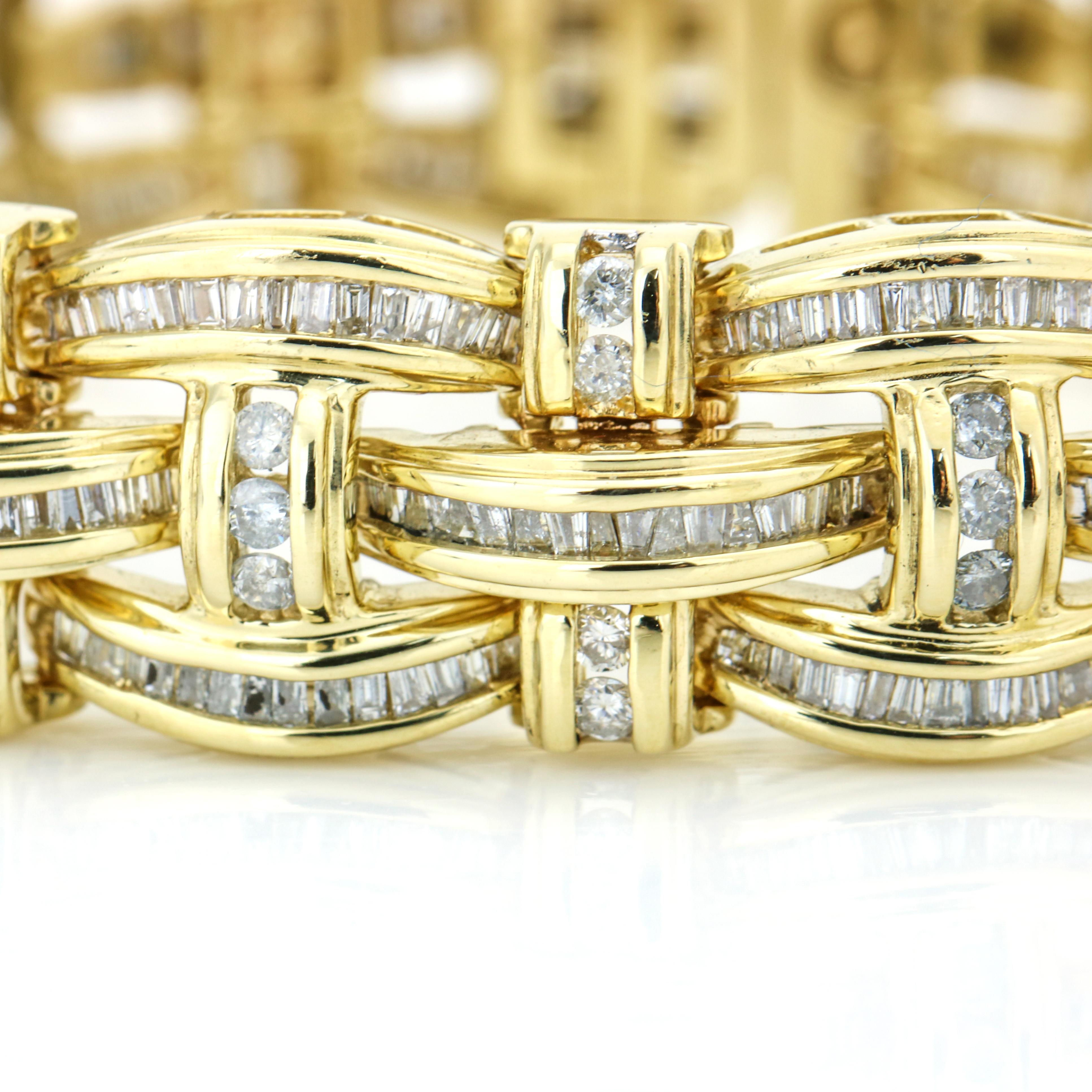 Round Cut 14.55 Carat 14 Karat Yellow Gold Diamond Men's Link Bracelet For Sale