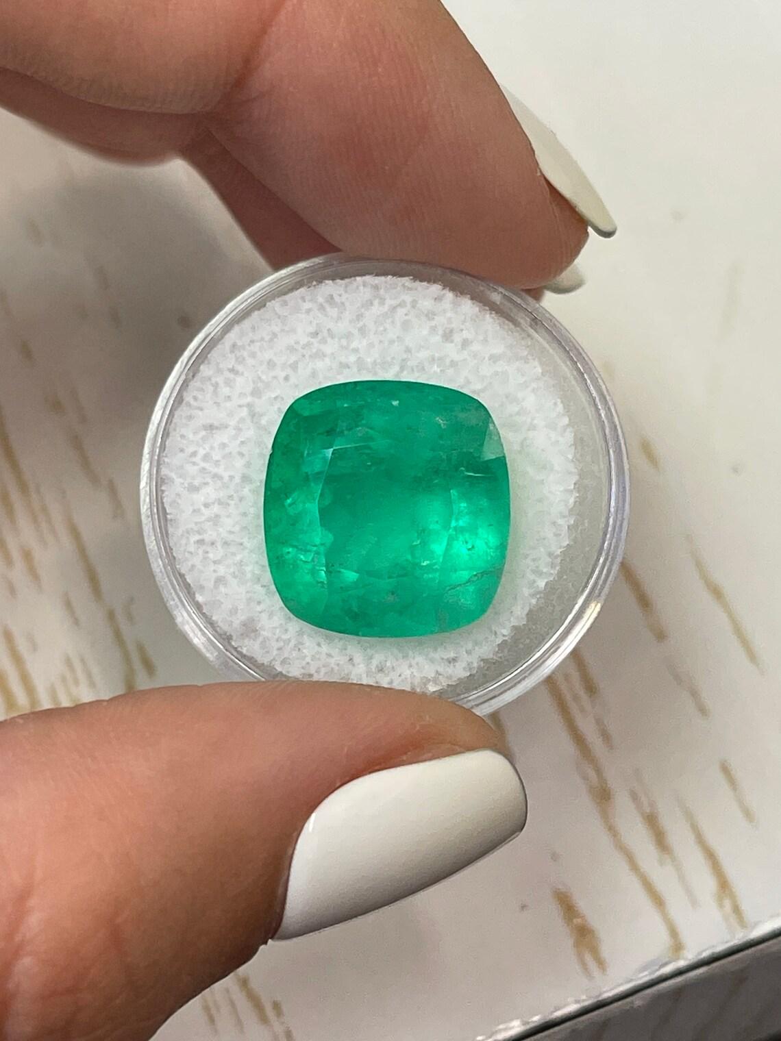 14.55 Carat Medium Green Colombian Emerald - Cushion Cut May Birthstone Gem For Sale 1