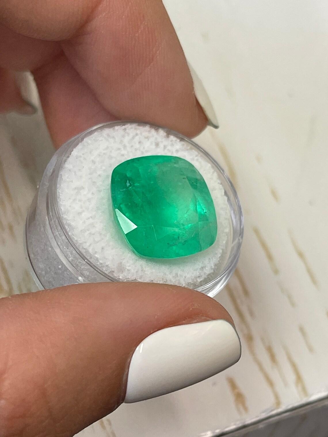 Women's 14.55 Carat Medium Green Colombian Emerald - Cushion Cut May Birthstone Gem For Sale