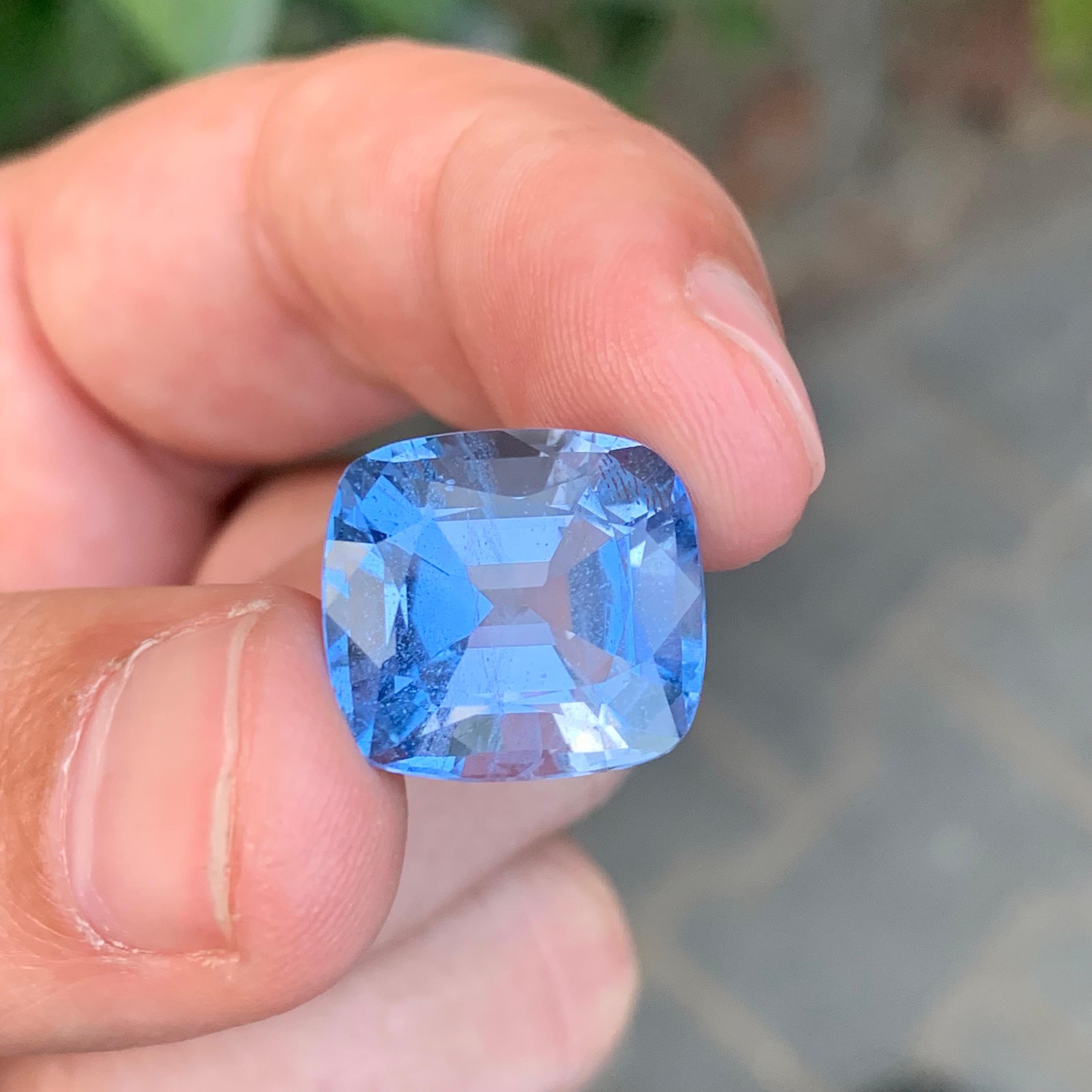Cushion Cut 14.55 Carat Natural Loose Aquamarine Goshenite Cushion Shape Gem For Sale