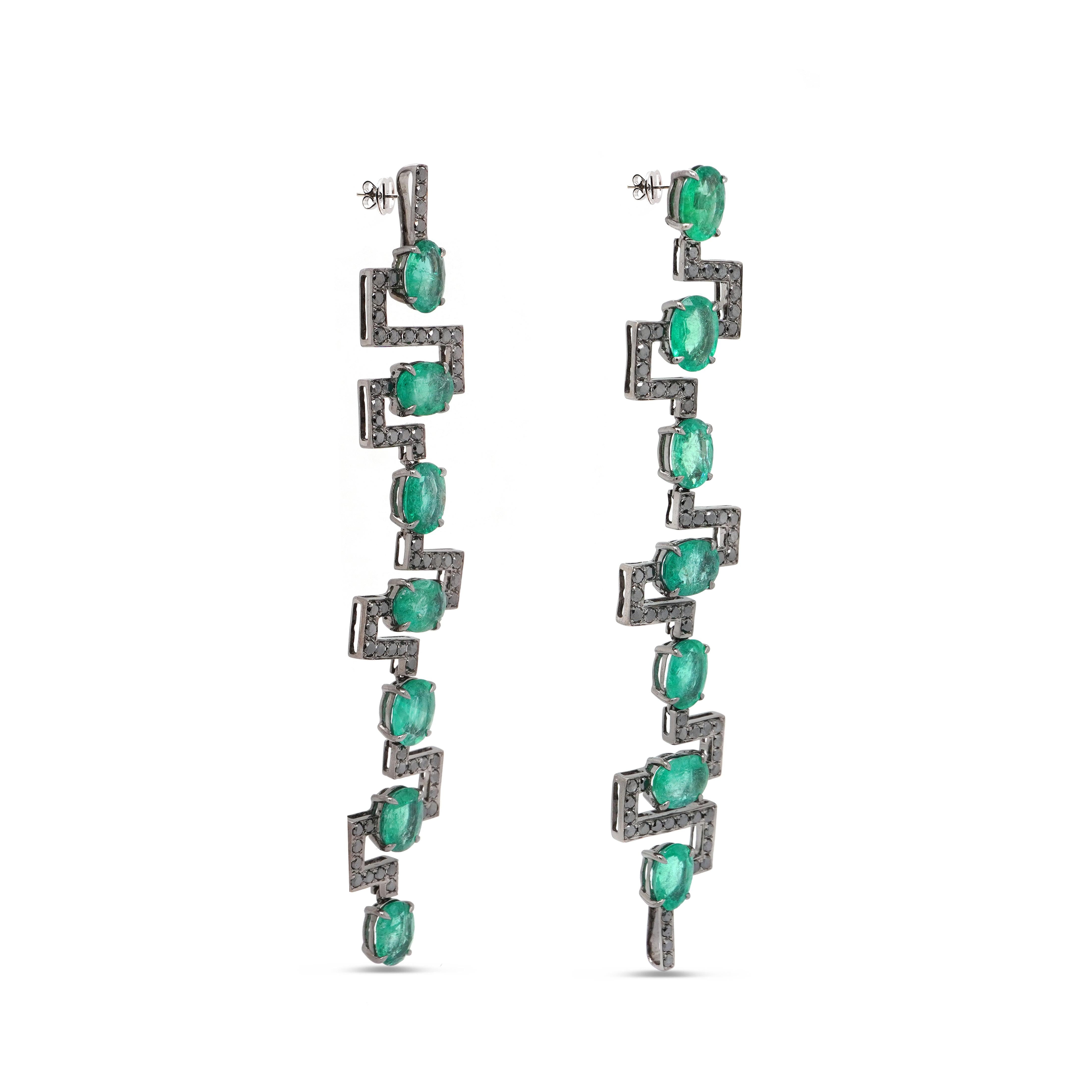 Round Cut 14.56 Carat Colombian Emerald and 2.49 Carat Black Diamond Zig Zag Earring For Sale