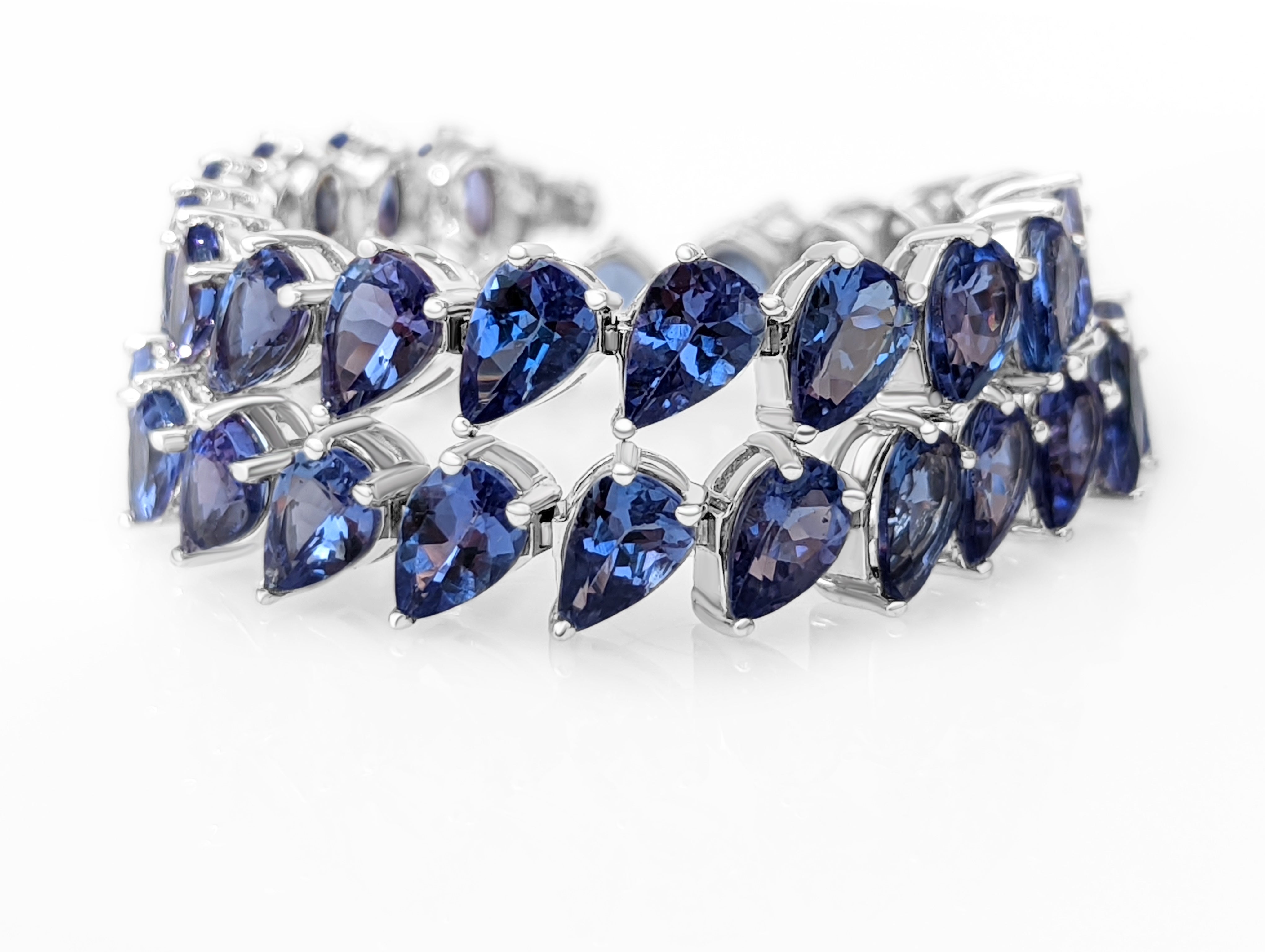 A truly one of a kind natural Tanzanite bracelet, set with 39 pear shape stones of 14.56 total carat weight!
The bracelet will stand out in any occasion and is a wonderful gift for yourself or your loved one.

Center Natural Tanzanite:
Weight: 14.56