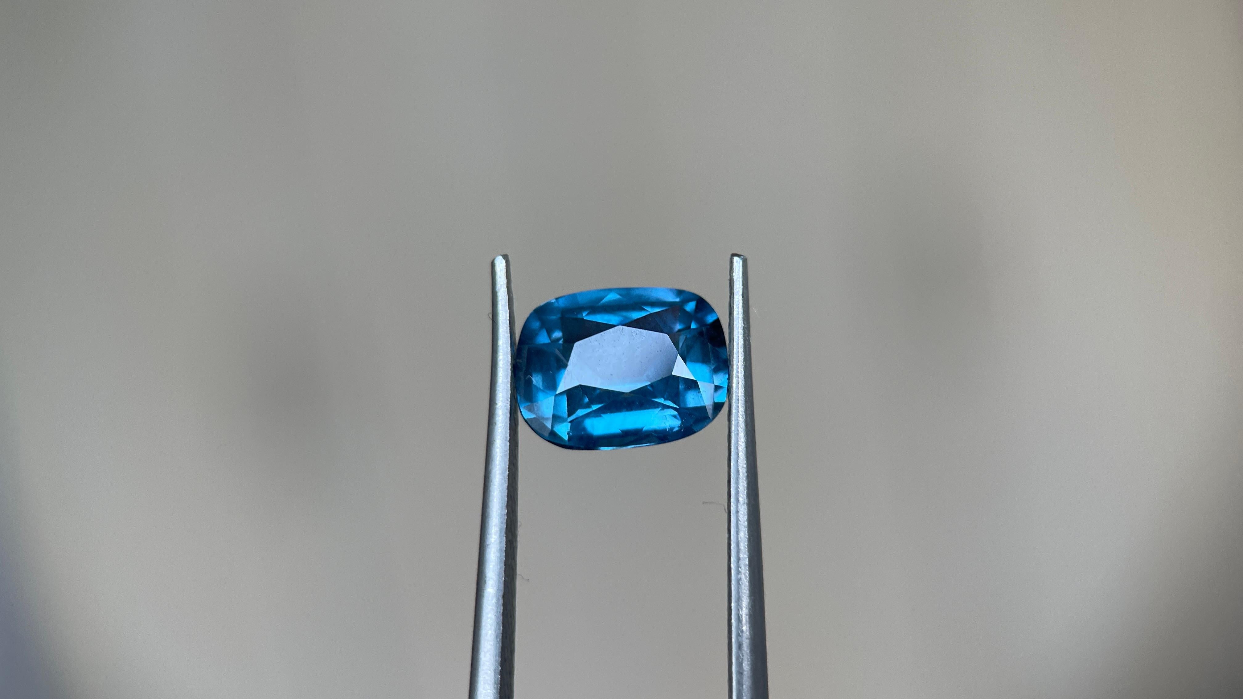Women's 1.45ct Greenish Blue Spinel, bright Teal blue spinel (7.7x6.1x3.7mm) For Sale