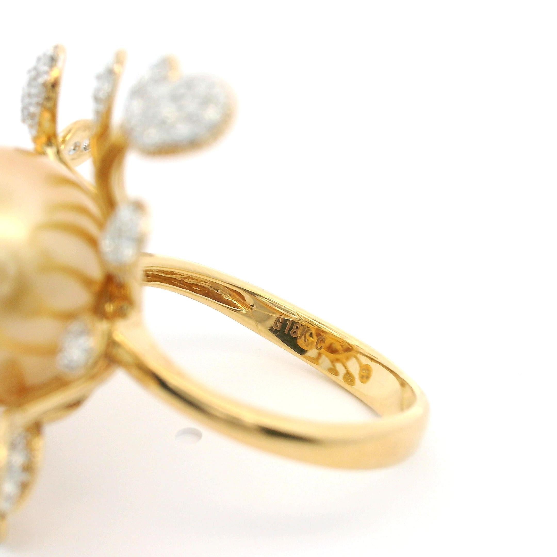 14.5MM South Sea Pearl Diamond Ring in 18 Karat Yellow Gold In New Condition In Hong Kong, HK
