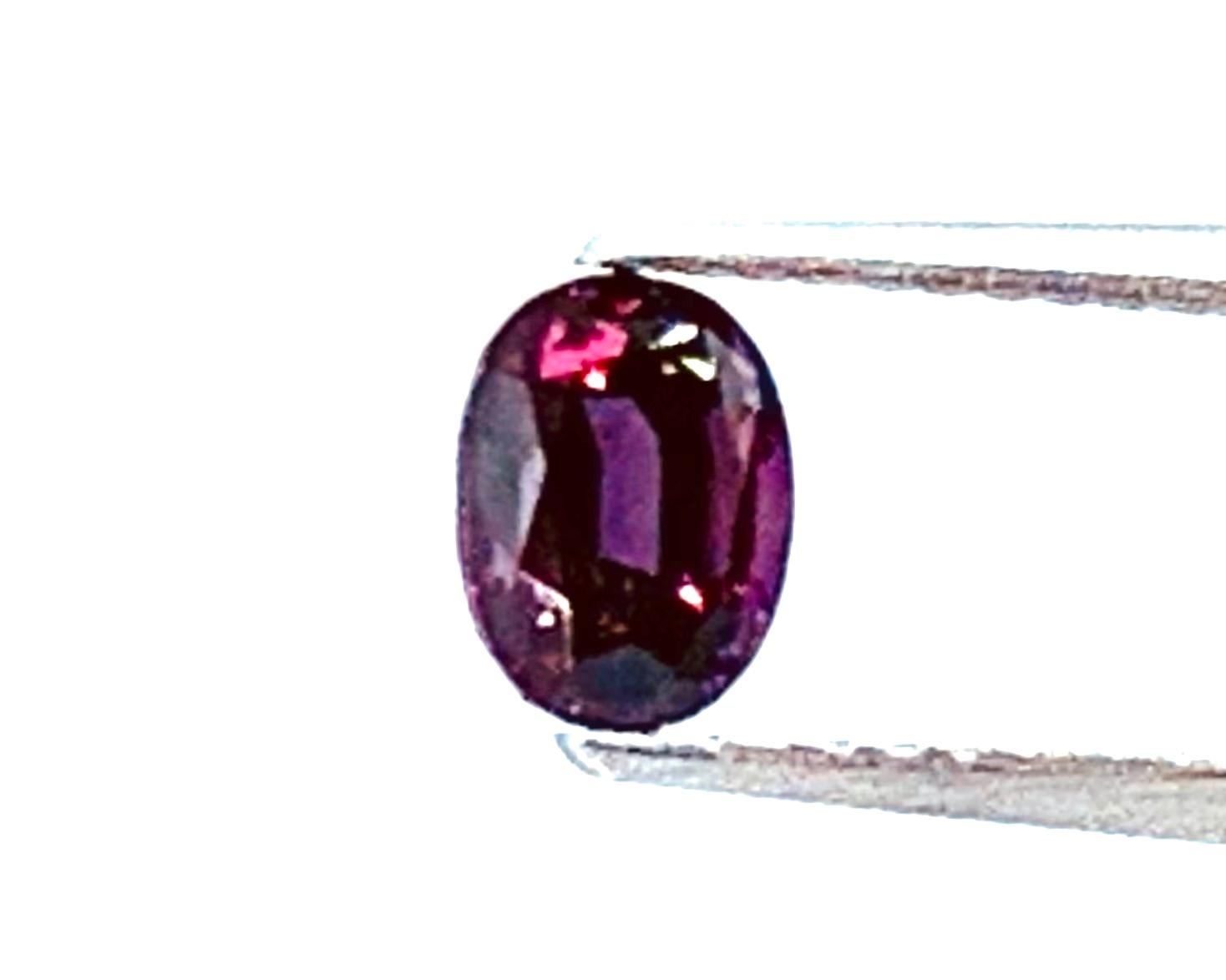 Bague à trois pierres non serties en grenat ovale « Berger » de 1,46 carat à couleur changeante en vente 8