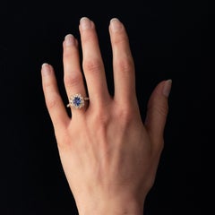 1.46 Carat Blue Sapphire Diamonds 18 Karat Yellow Gold Daisy Ring