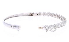 Armreif aus 1::46 Karat Diamant-Weißgold