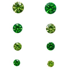 1,46 Karat Mismatch Demantoid-Granat-Ohrringe mit Pferdeschwanz-Einschluss, Paar