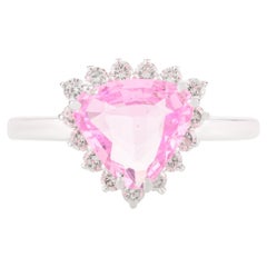 Anello di fidanzamento con zaffiro rosa trilione da 1,46 carati e diamante aureolato in oro bianco 14k