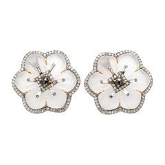 Clous d'oreilles fleur en cristal, diamants blancs et diamants noirs de 1,46 carat