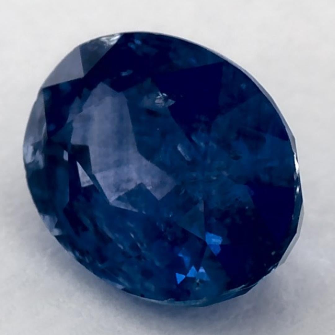 Dieser natürliche blaue Saphir bietet Eleganz und Raffinesse. Mit seiner satten Farbsättigung und seinem präzisen Schliff ist er das perfekte Herzstück für einen Verlobungsring oder ein luxuriöses Schmuckdesign.

Dieser Saphir stammt aus Sri Lanka