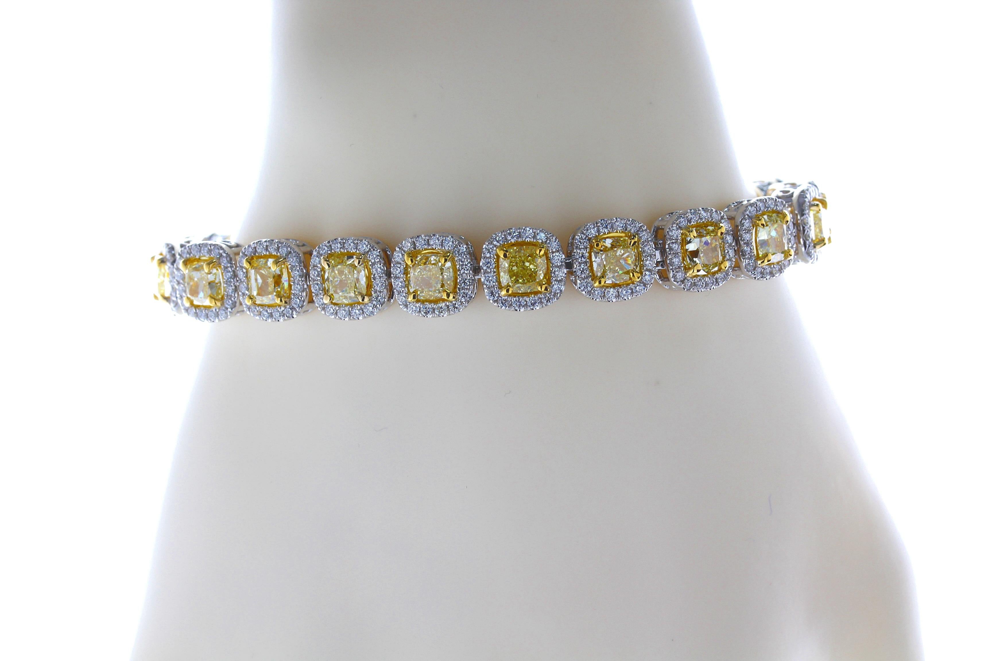 14.60 Carat Cushion Cut Fancy Yellow VS2 Diamond Tennis Bracelet 18 Karat Gold In New Condition For Sale In New York, NY