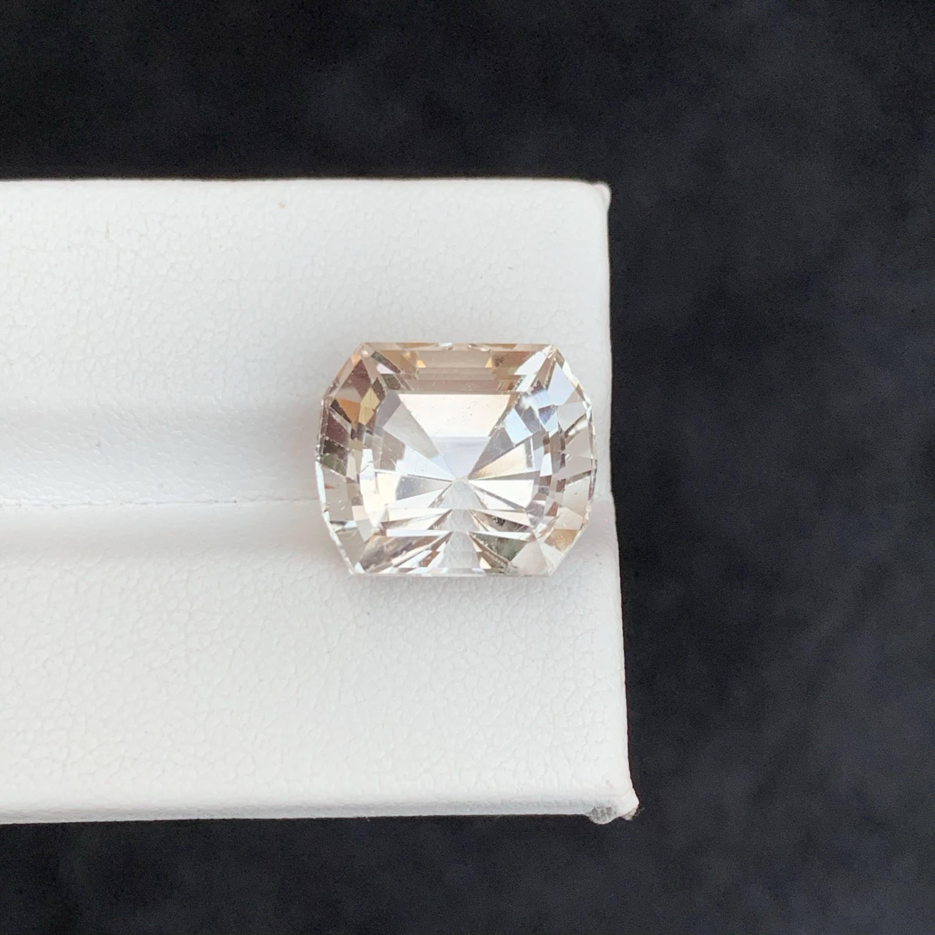 14.60 Carat Natural Loose Light Golden Topaz Precision Cut Pakistani Gemstone (pierre précieuse pakistanaise taillée avec précision) Neuf - En vente à Bangkok, TH