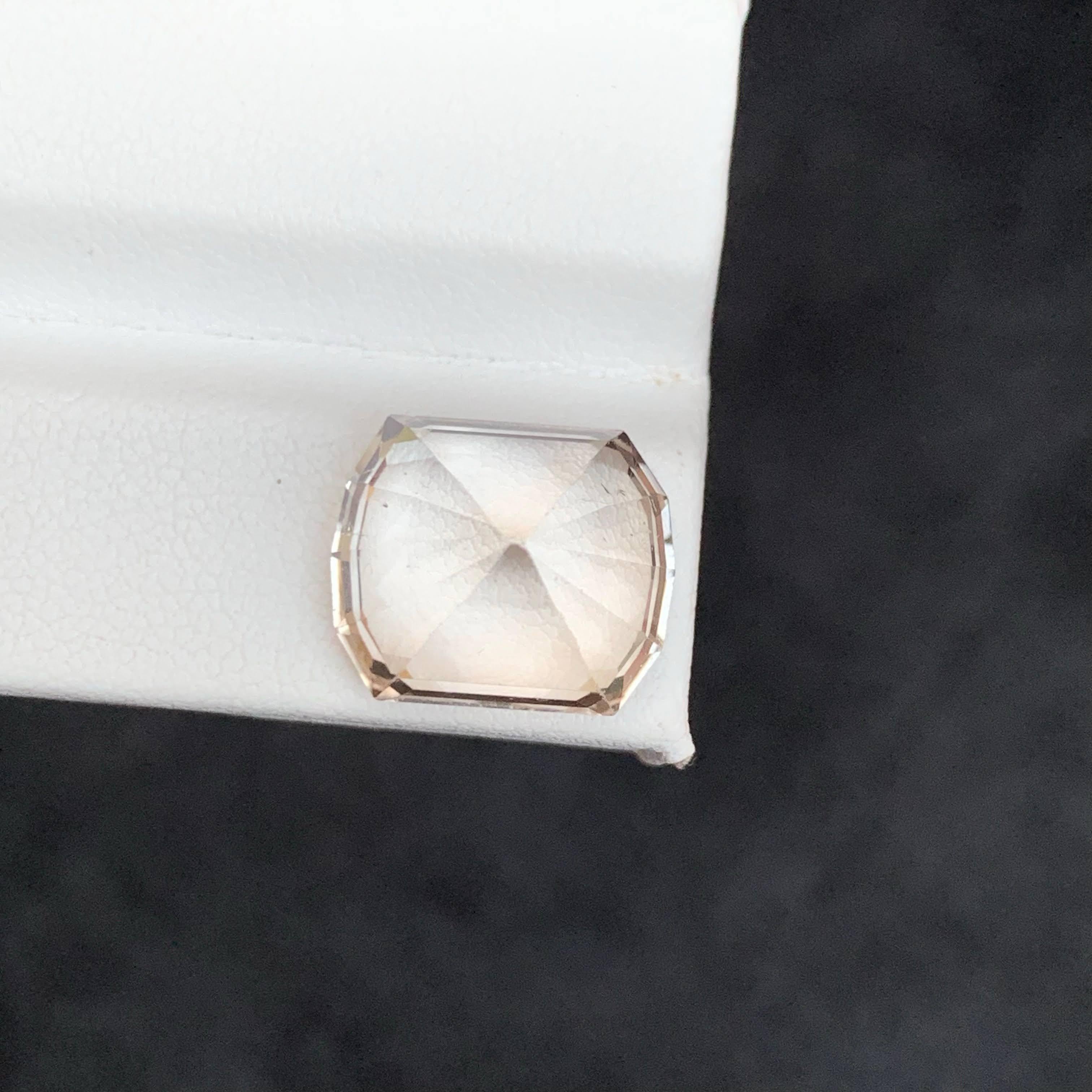 14.60 Carat Natural Loose Light Golden Topaz Precision Cut Pakistani Gemstone (pierre précieuse pakistanaise taillée avec précision) en vente 1