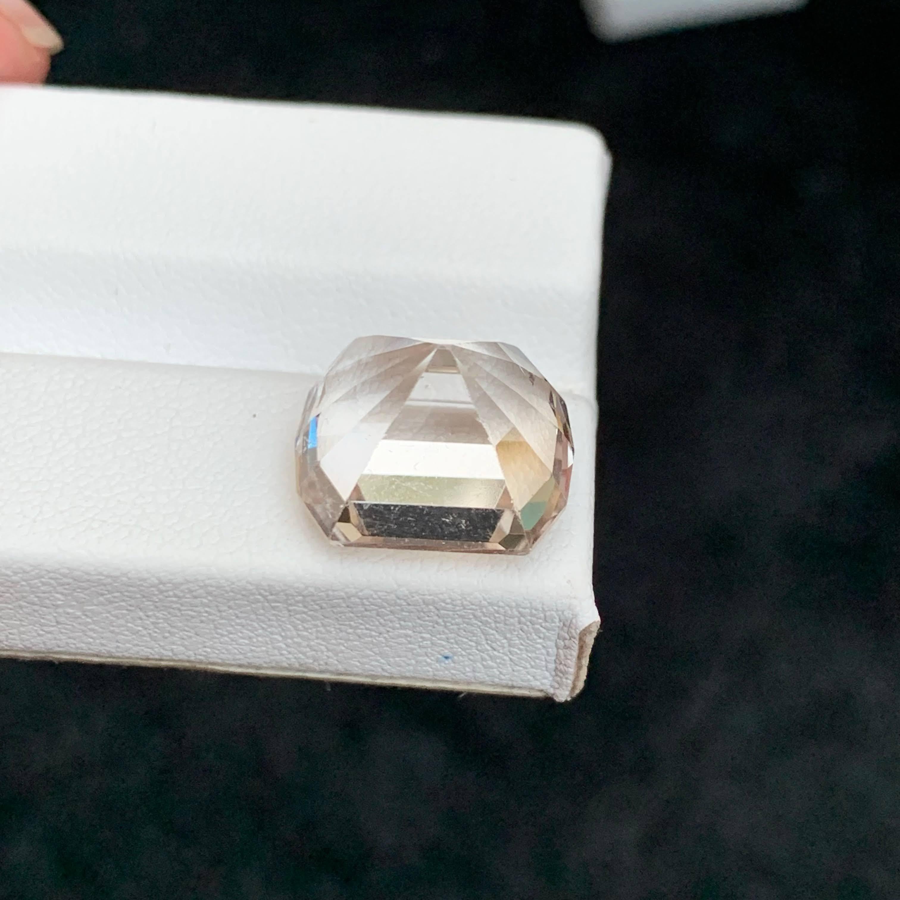 14.60 Carat Natural Loose Light Golden Topaz Precision Cut Pakistani Gemstone (pierre précieuse pakistanaise taillée avec précision) en vente 2