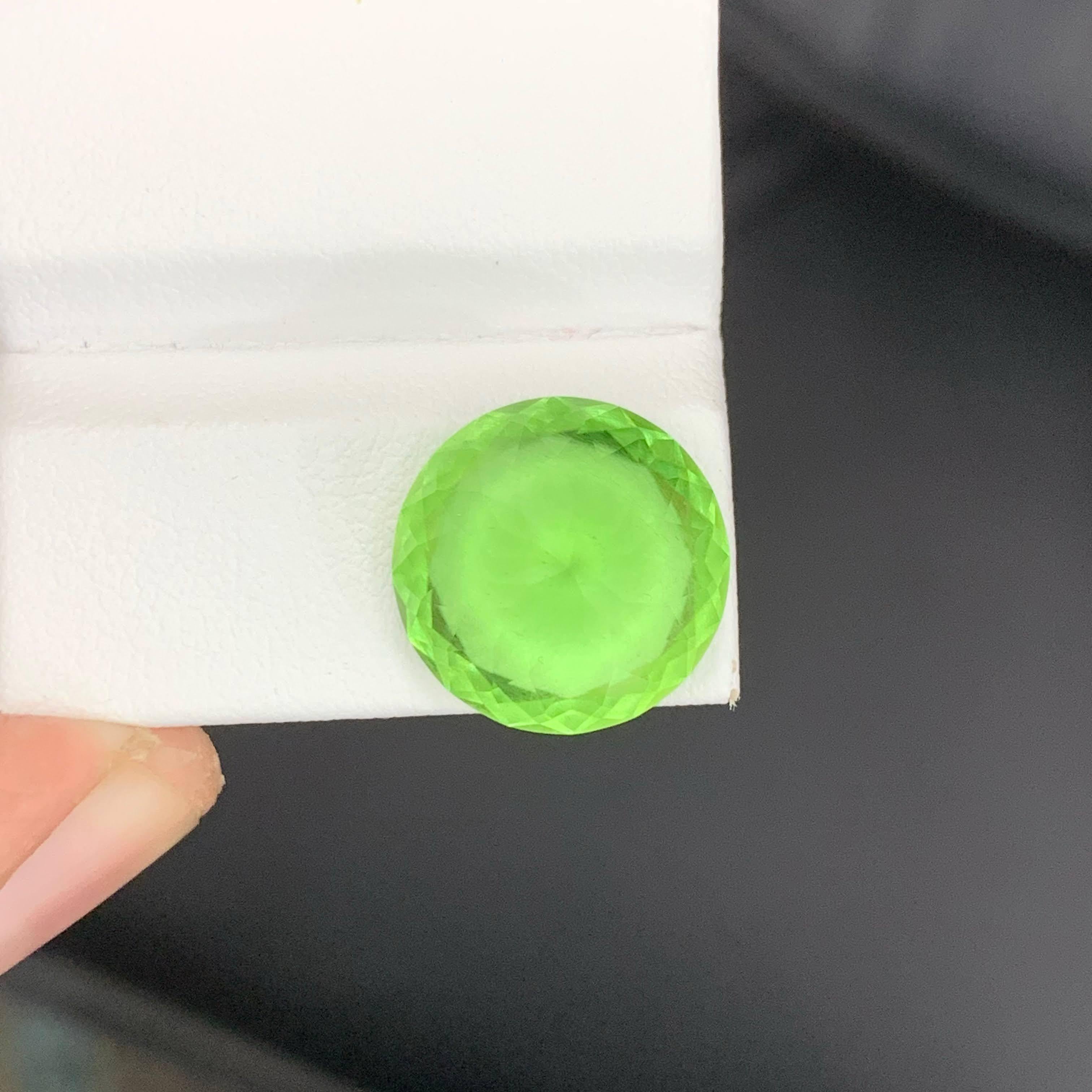 14.60 Carat Naturel Rutile Inclusion Peridot Round Cut Pakistani Gemstone en vente 4