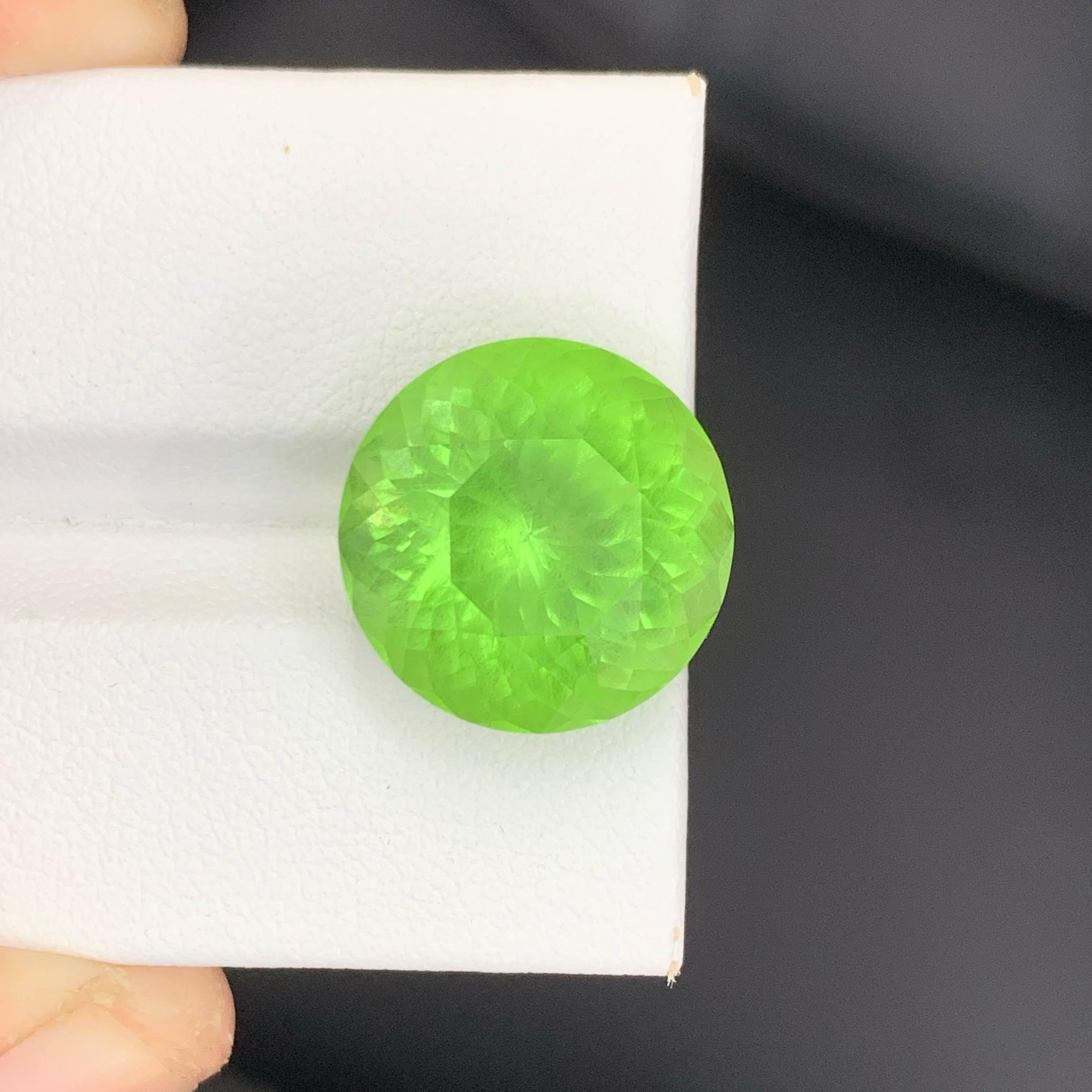 Moderne 14.60 Carat Naturel Rutile Inclusion Peridot Round Cut Pakistani Gemstone en vente