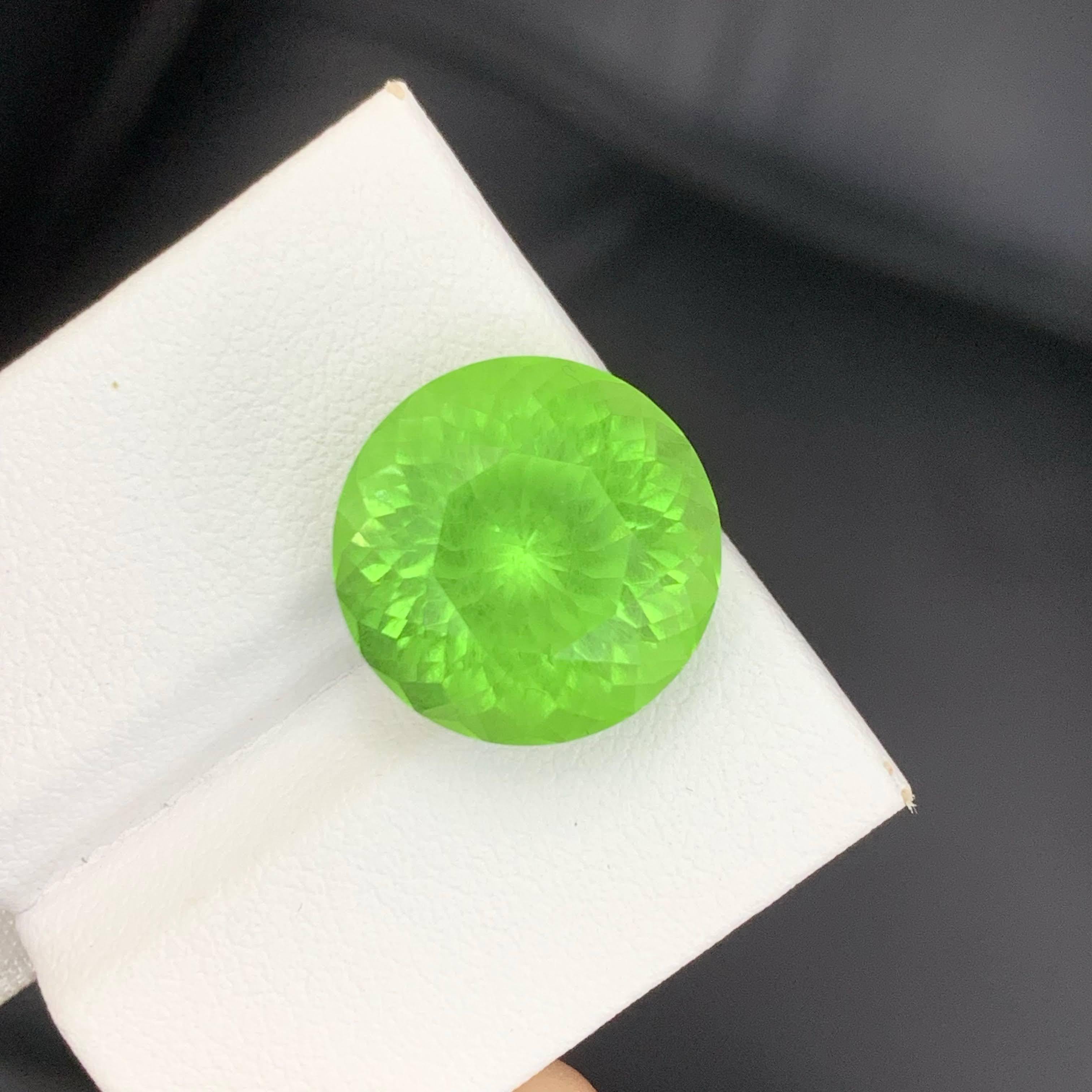 14.60 Carat Naturel Rutile Inclusion Peridot Round Cut Pakistani Gemstone Unisexe en vente