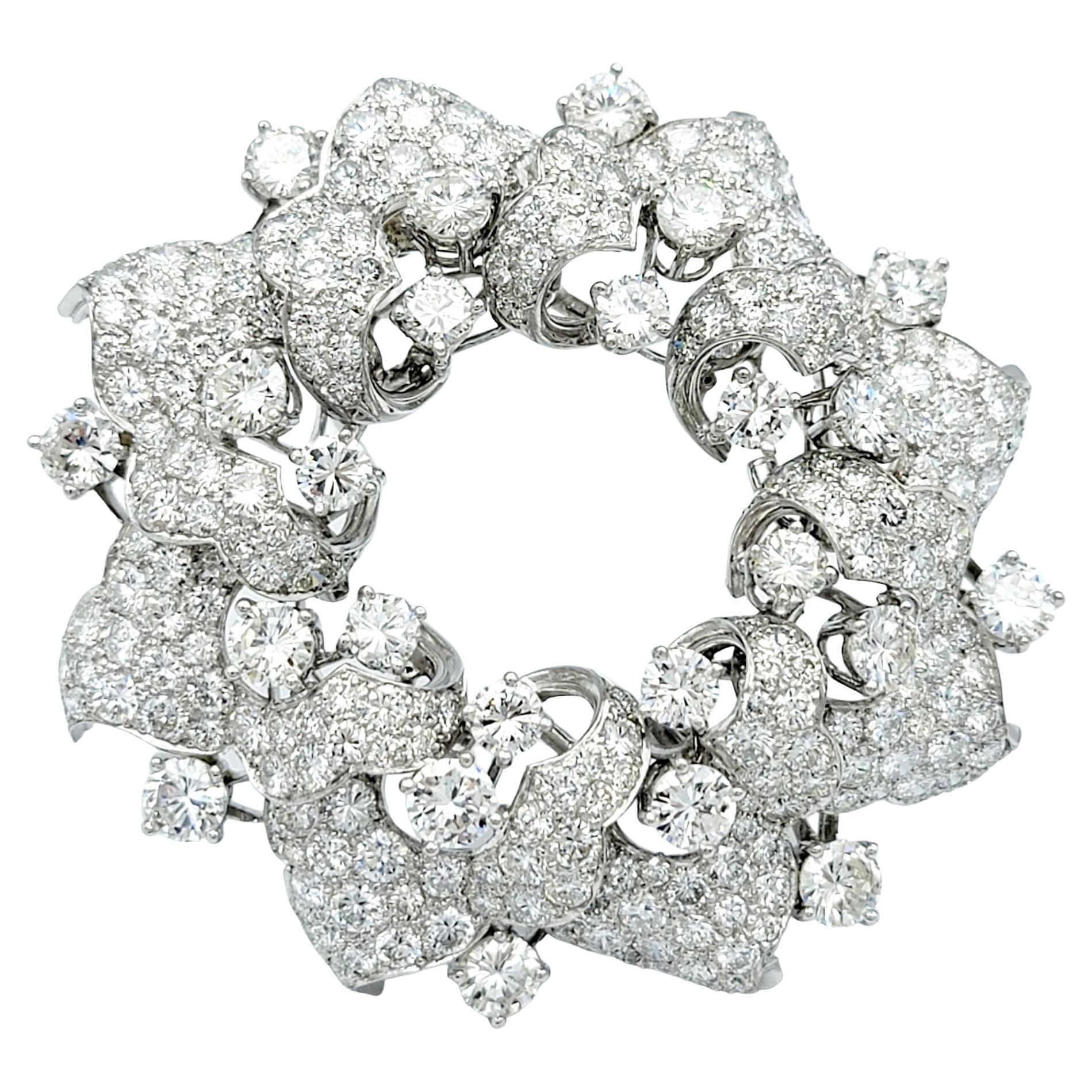 14,60 Karat großer runder Brillant Diamant Kranz Motiv Brosche in Platin gesetzt im Angebot