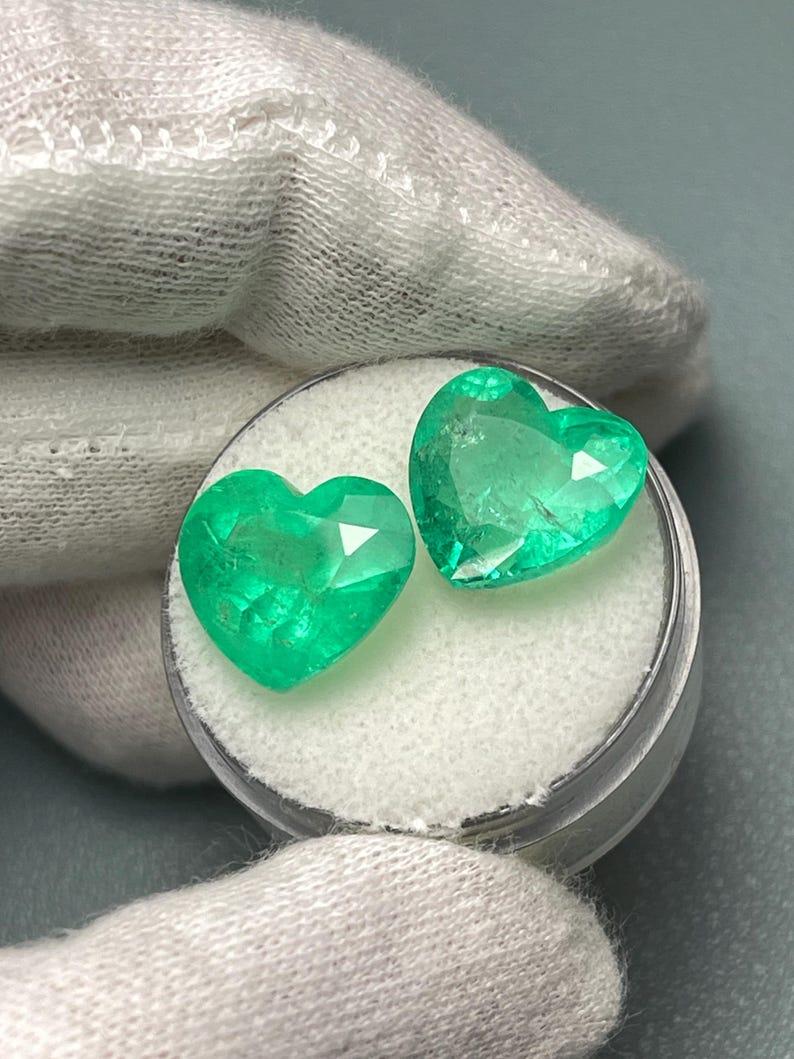 14.61tcw Pair of Heart-Cut Colombian Emeralds  Yellowish Green Matching Gems In New Condition For Sale In Jupiter, FL