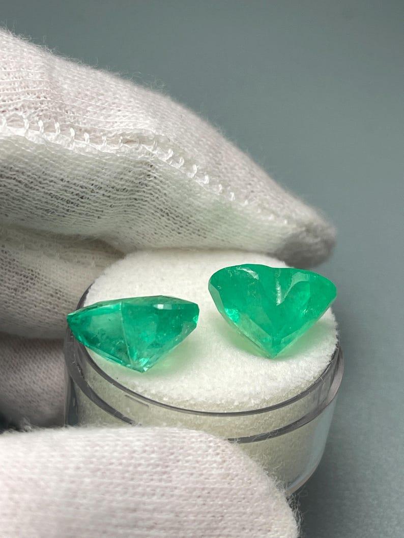 Women's 14.61tcw Pair of Heart-Cut Colombian Emeralds  Yellowish Green Matching Gems For Sale
