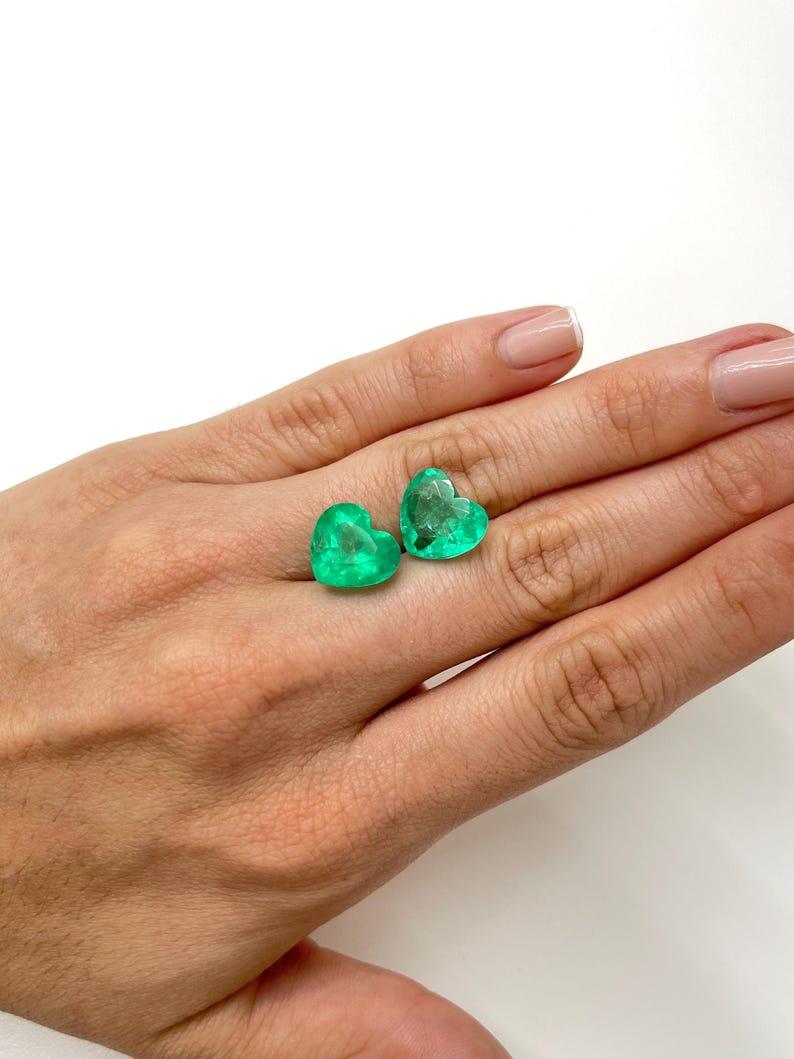 14.61tcw Pair of Heart-Cut Colombian Emeralds  Yellowish Green Matching Gems For Sale 2