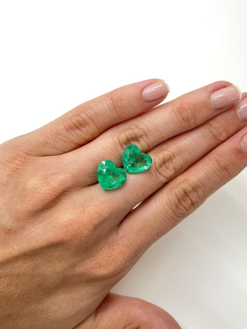 14.61tcw Pair of Heart-Cut Colombian Emeralds  Yellowish Green Matching Gems For Sale 3