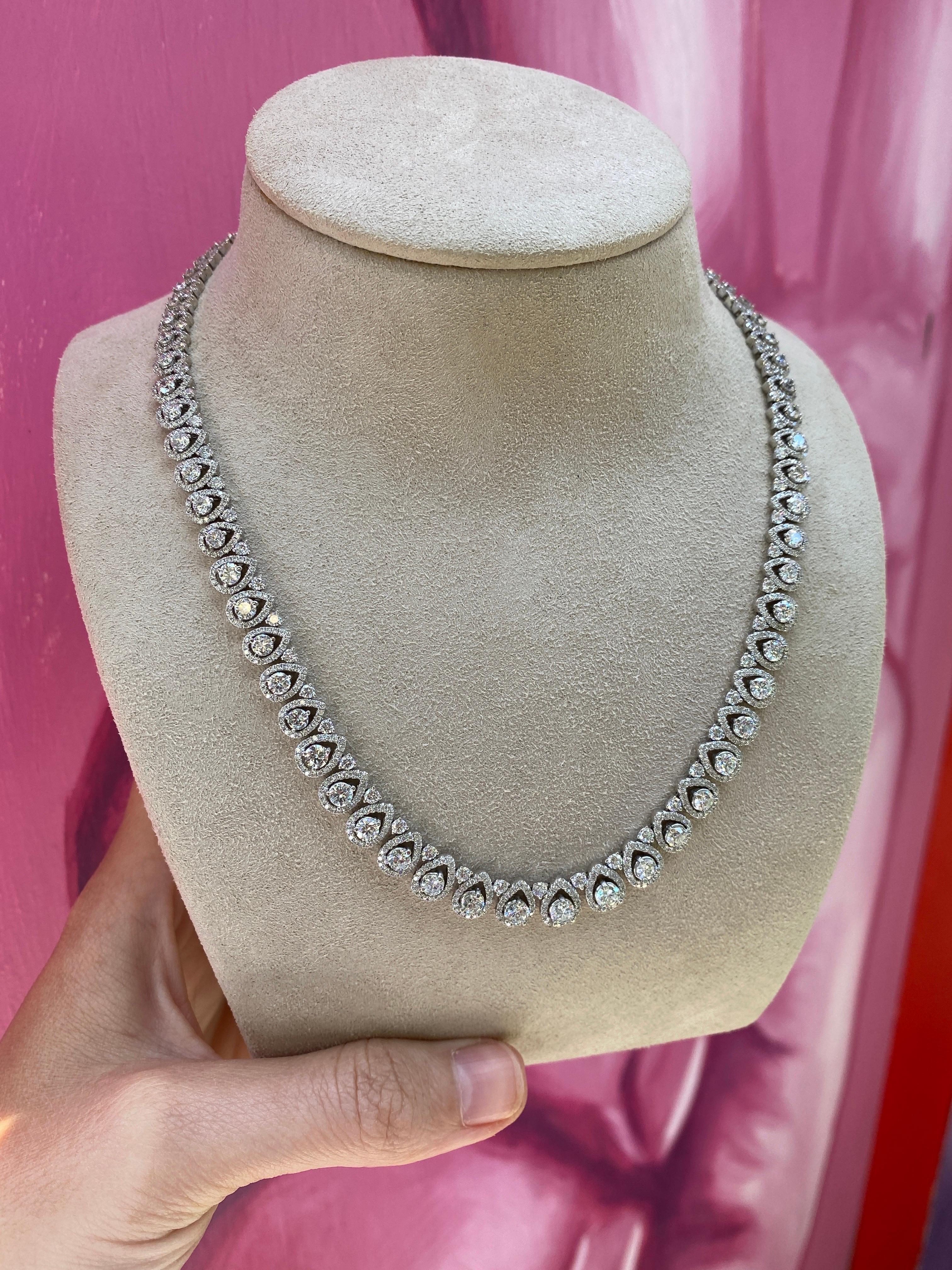 Collana con diamanti a forma di pera da 14,62 carati di peso totale in vendita 2