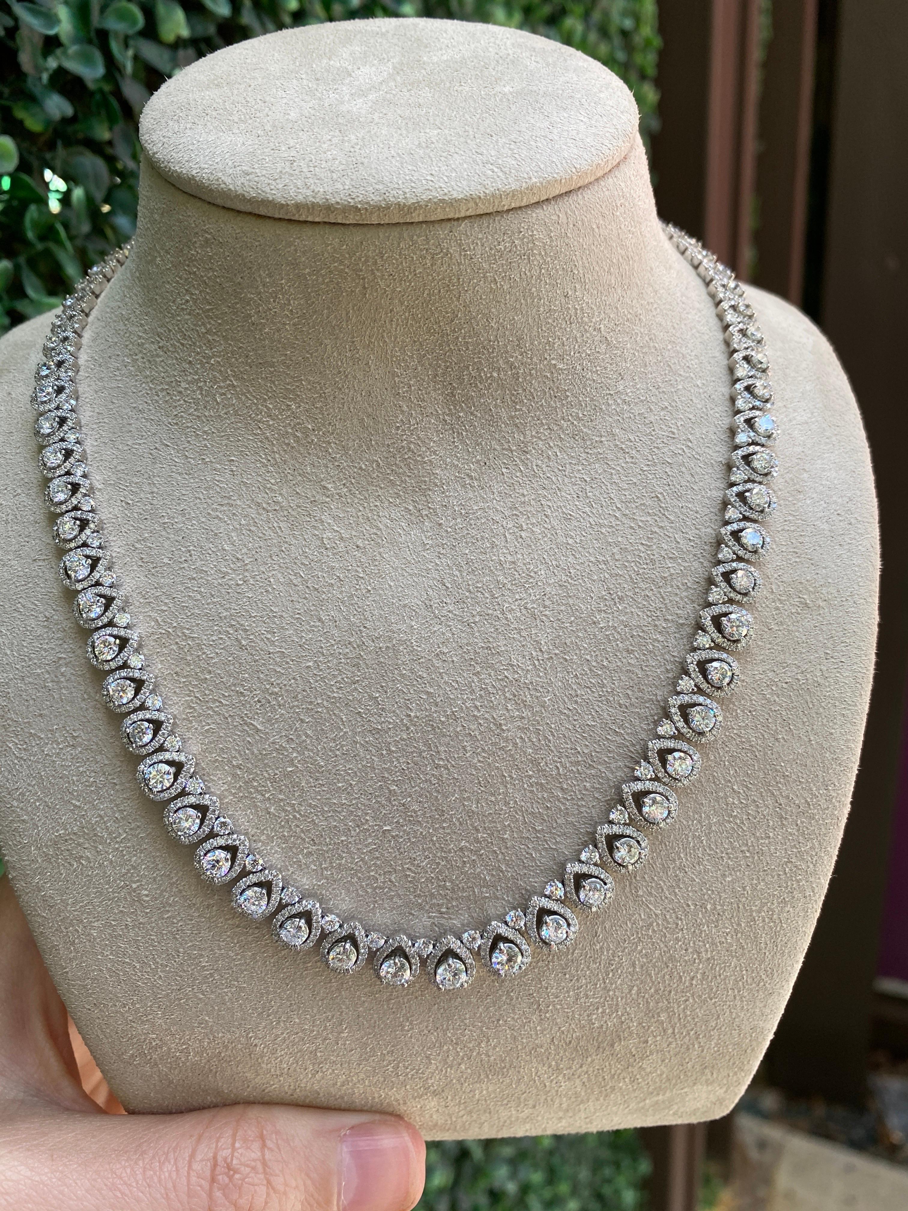 Collana con diamanti a forma di pera da 14,62 carati di peso totale in vendita 4