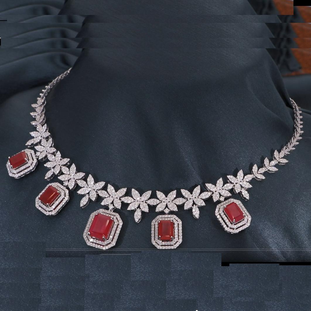 Collana girocollo in oro bianco 14.65Ct Red Gemstone Diamond Pave Floral 14 Karat In condizioni Nuovo in vendita a Diera, Dubai