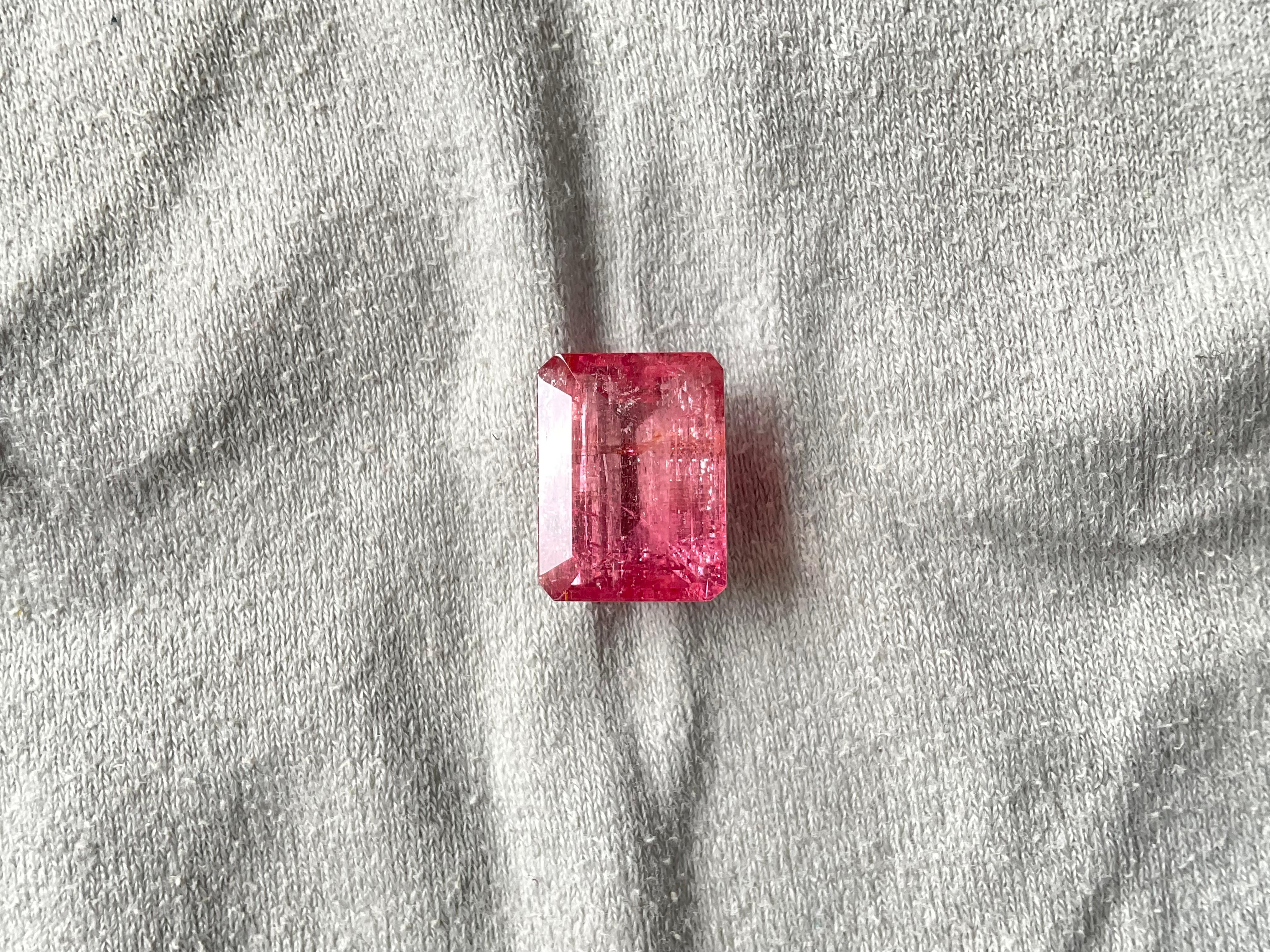da uomo o donna 14,67 carati di tormalina rosa Octa sfaccettata Pietra di qualità superiore Nature in vendita