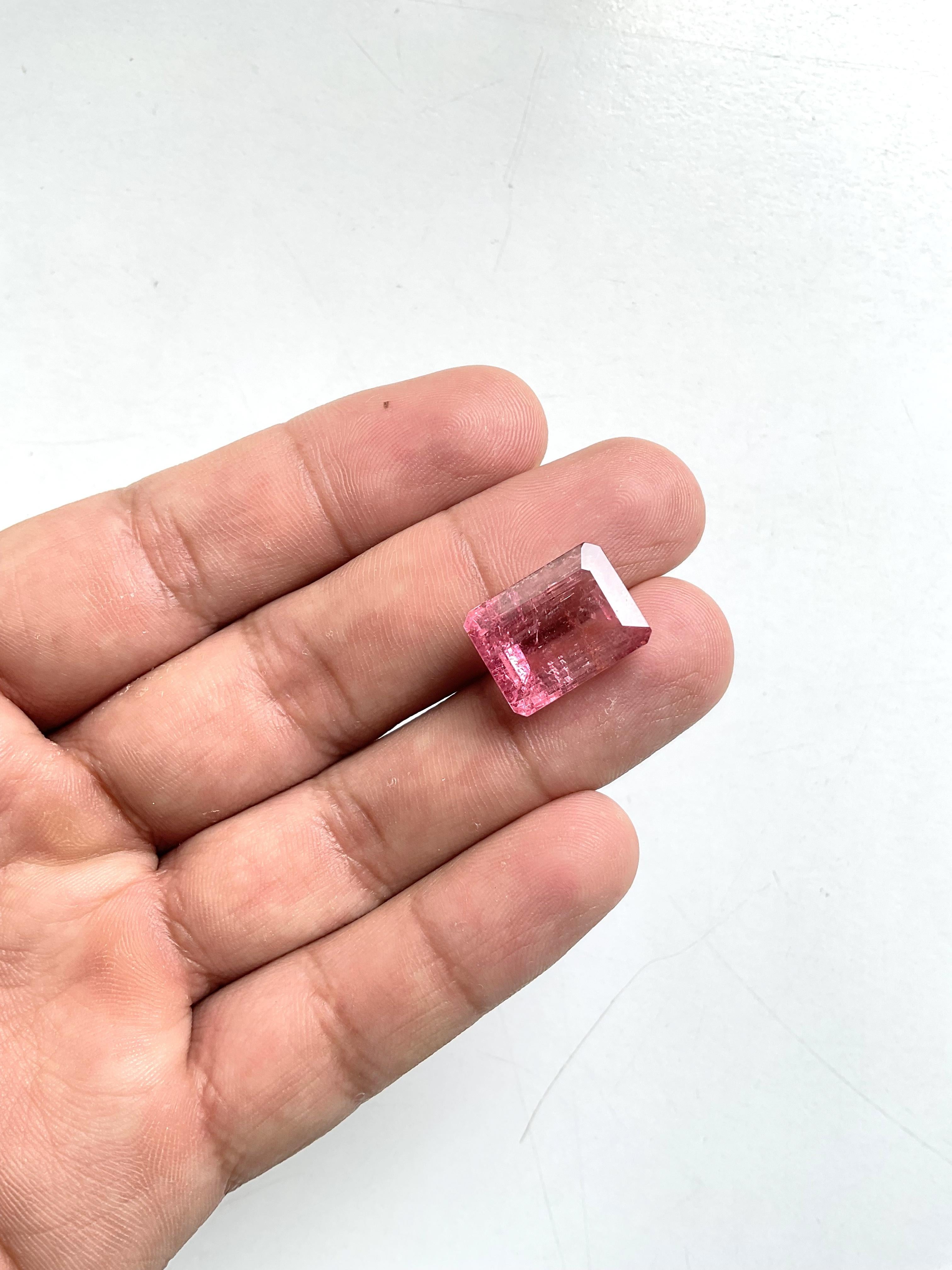 14,67 carati di tormalina rosa Octa sfaccettata Pietra di qualità superiore Nature in vendita 1