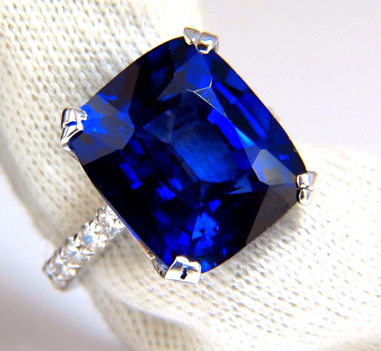 14.69 Carat Synthetic Sapphire Diamonds Ring Vivid Blue 14 Karat In New Condition In New York, NY