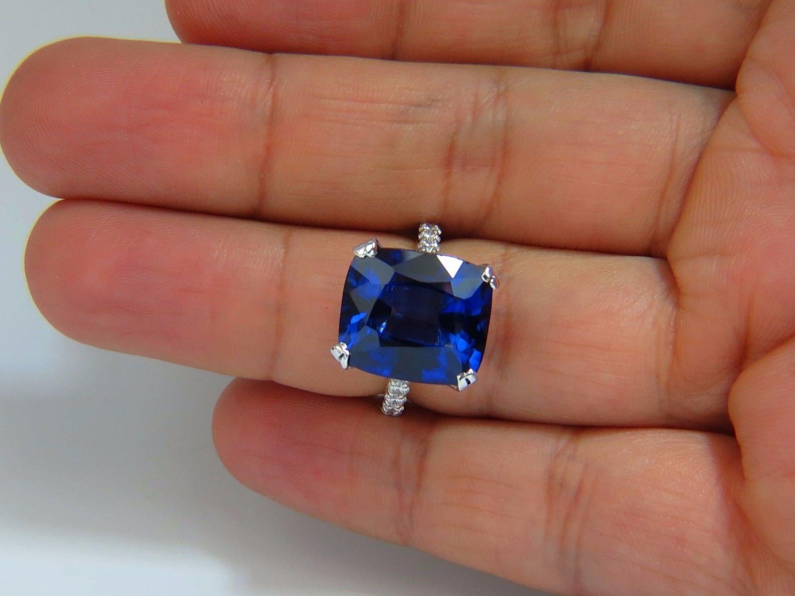 Women's or Men's 14.69 Carat Synthetic Sapphire Diamonds Ring Vivid Blue 14 Karat