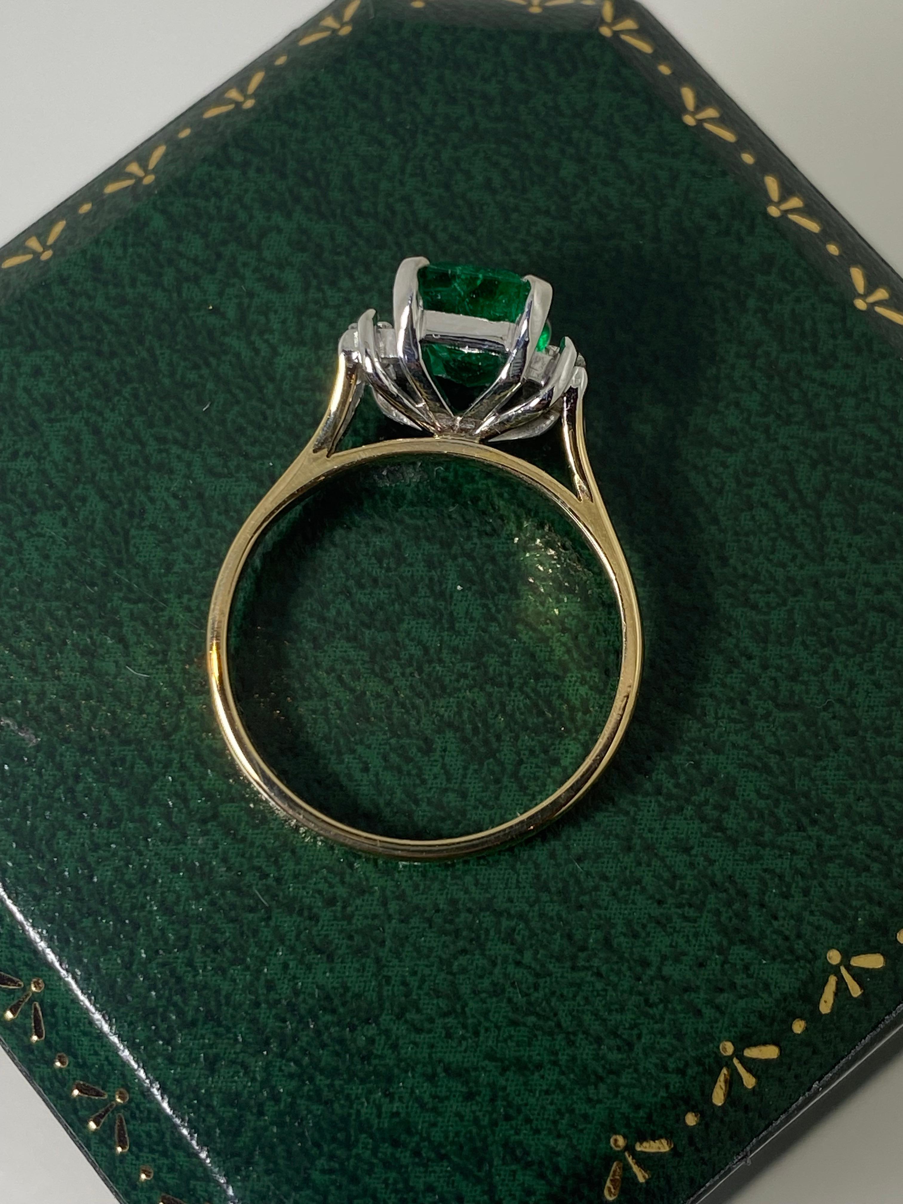 Retro 1.46ct Natural Colombian Emerald & Diamond (0.20ct) Ring in 18K Gold & Platinum. For Sale