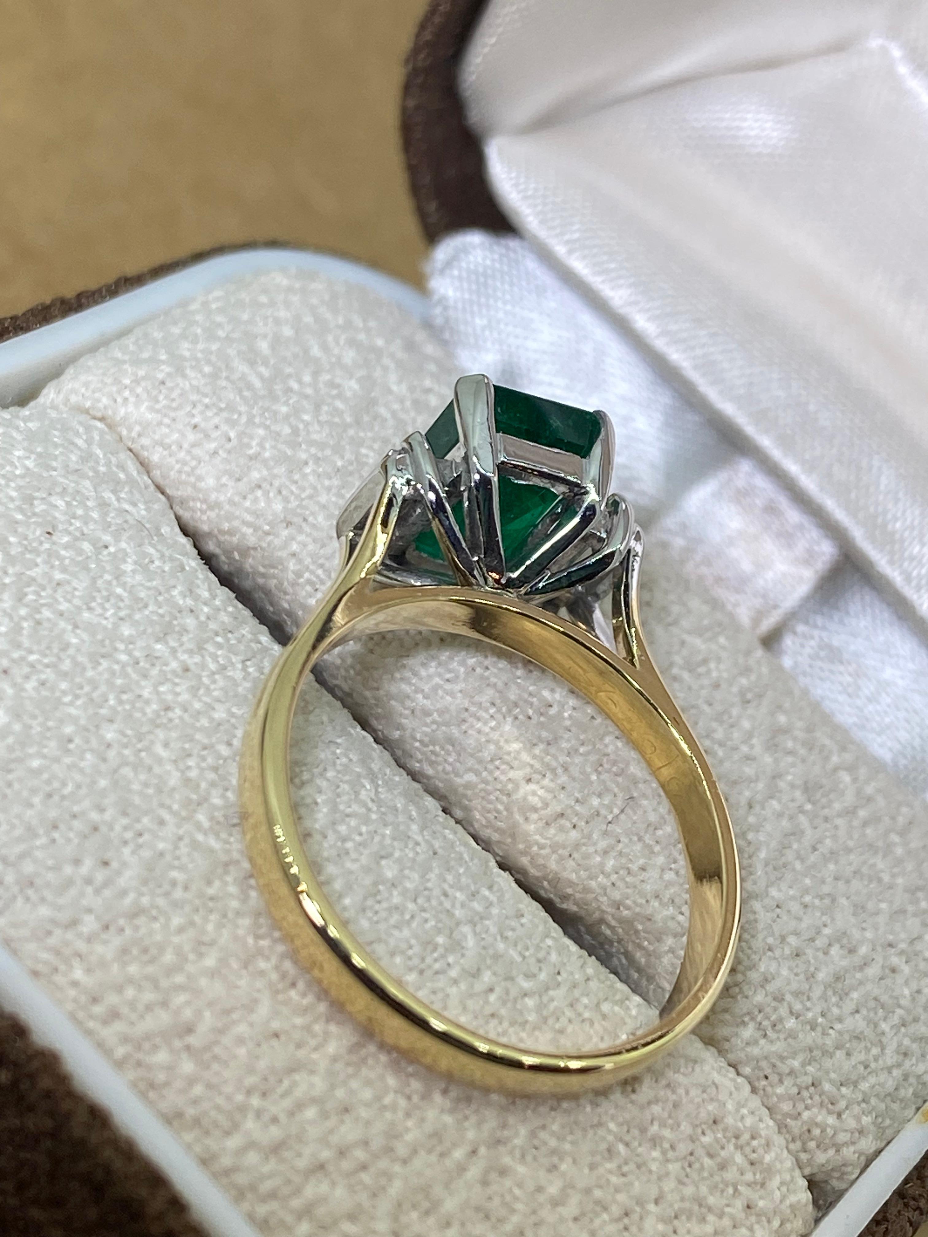 1.46ct Natural Colombian Emerald & Diamond (0.20ct) Ring in 18K Gold & Platinum. In Excellent Condition For Sale In MELBOURNE, AU
