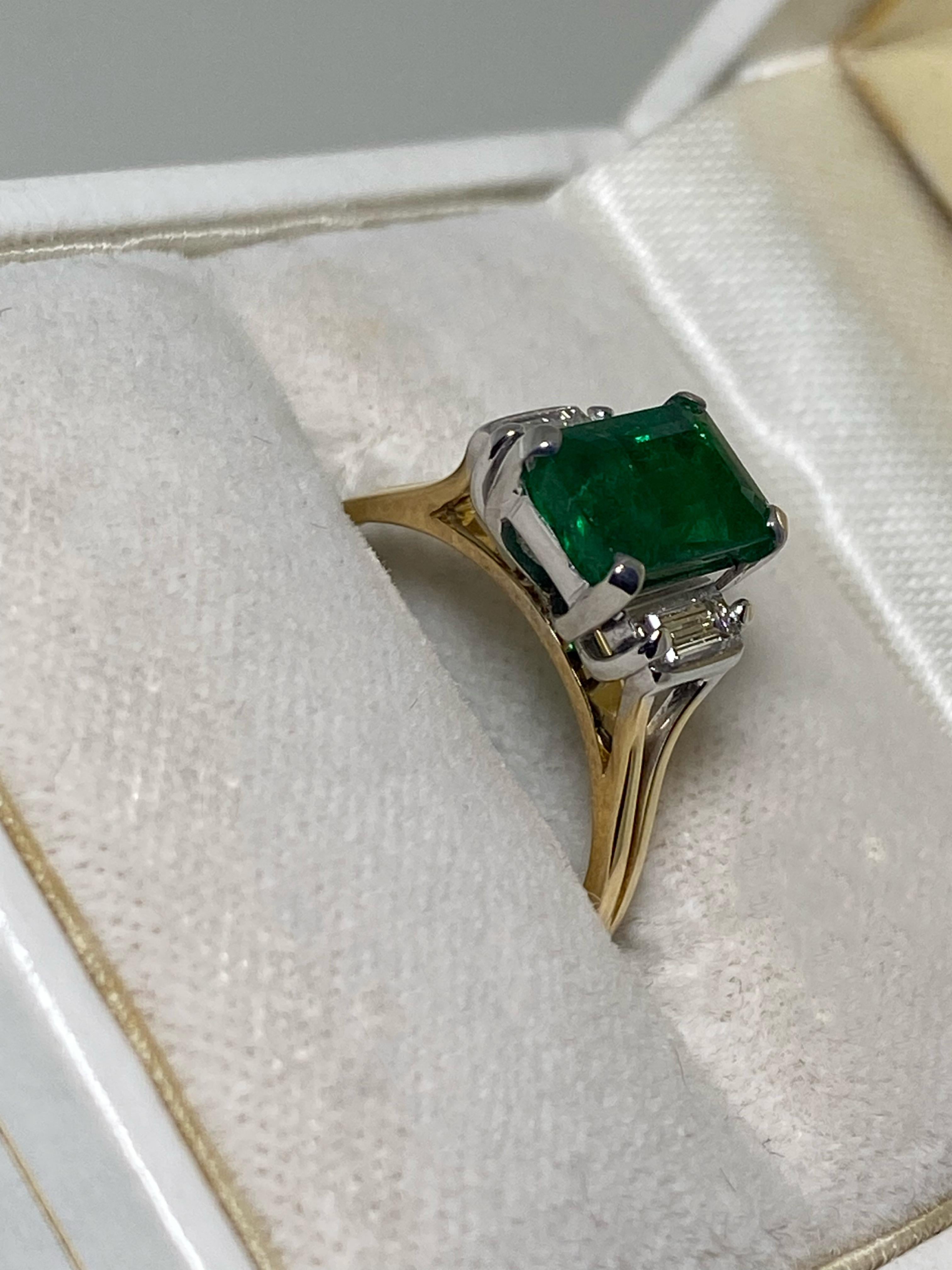 Women's 1.46ct Natural Colombian Emerald & Diamond (0.20ct) Ring in 18K Gold & Platinum. For Sale