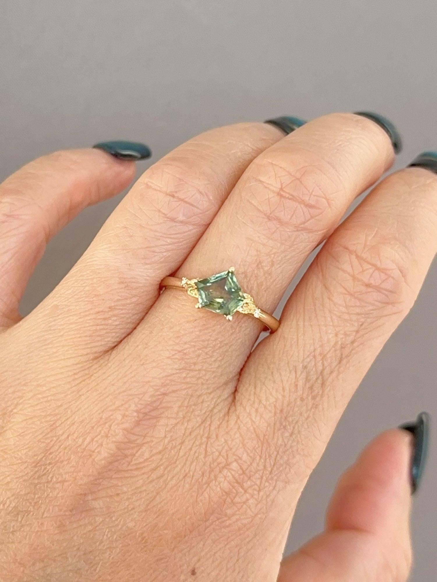Women's or Men's 1.46ct Shield Shape Montana Sapphire with Leaf Design Ring 14K Gold R6754